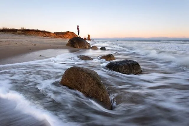 Ceili doing her best Lucy Vincent impression. Pretty spot on, right?
📍Aquinnah Wampanoag Land
.
.
.
.
.
.

#massachusetts #ocean #sunset #beach #winter #roadtrip #petzlgram #optoutside #nofilter #instagood #neverstopexploring #travelstoke #neverstop