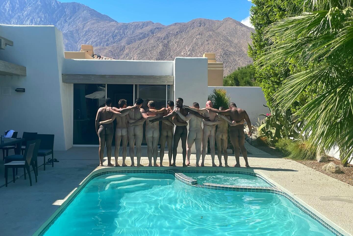 Down to our last King and Single Beds for the Joshua Tree Retreat 😋🙌🏾👬❤️. 

The Joshua Tree EROS Retreat Early Bird Sale ends at midnight tonight! 

- 5 night/6 day stay at our private villa 
- 5+ Workshops 
- Fun Group Excursions out and about 
