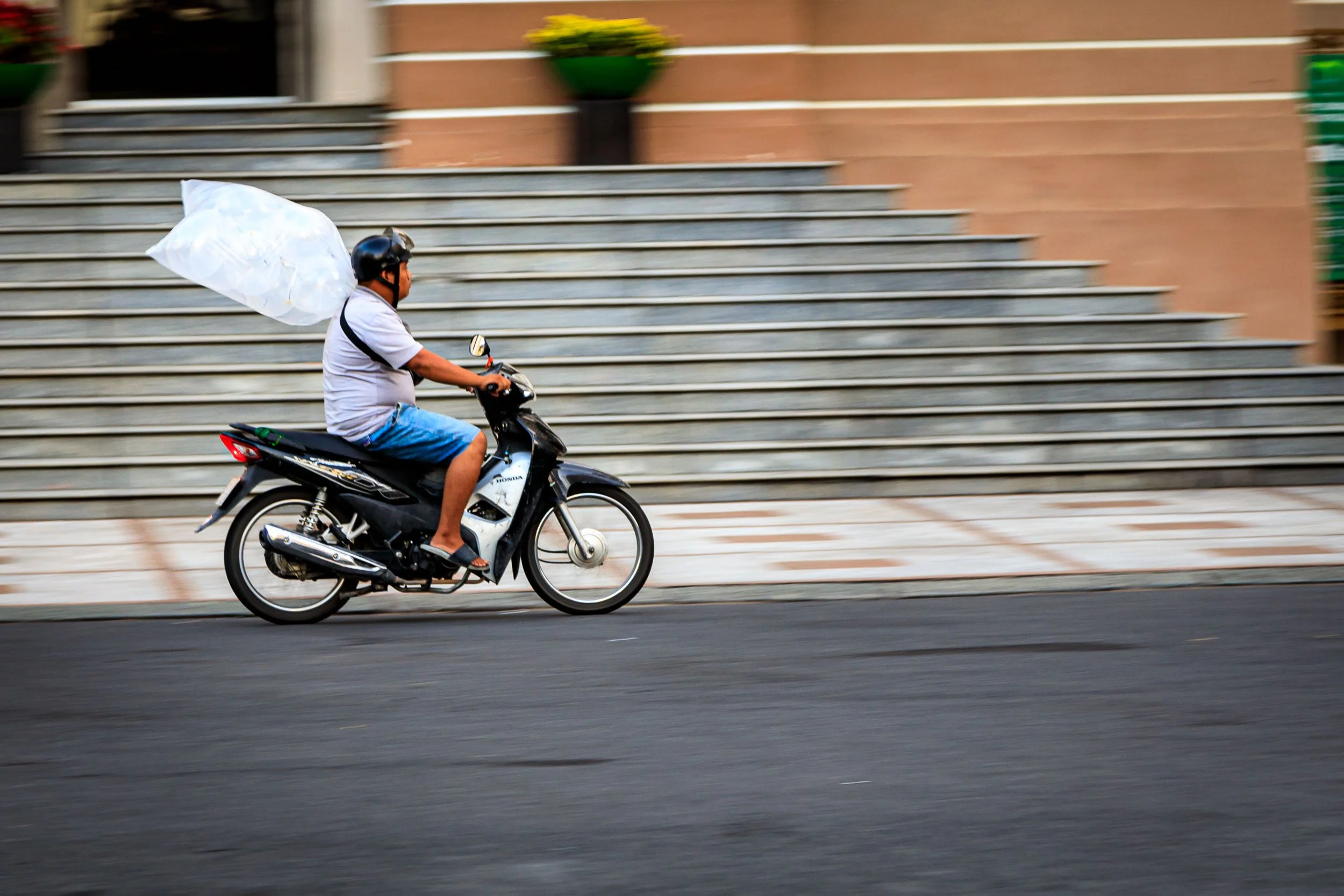 Wedding photo delivery, Saigon Opera House