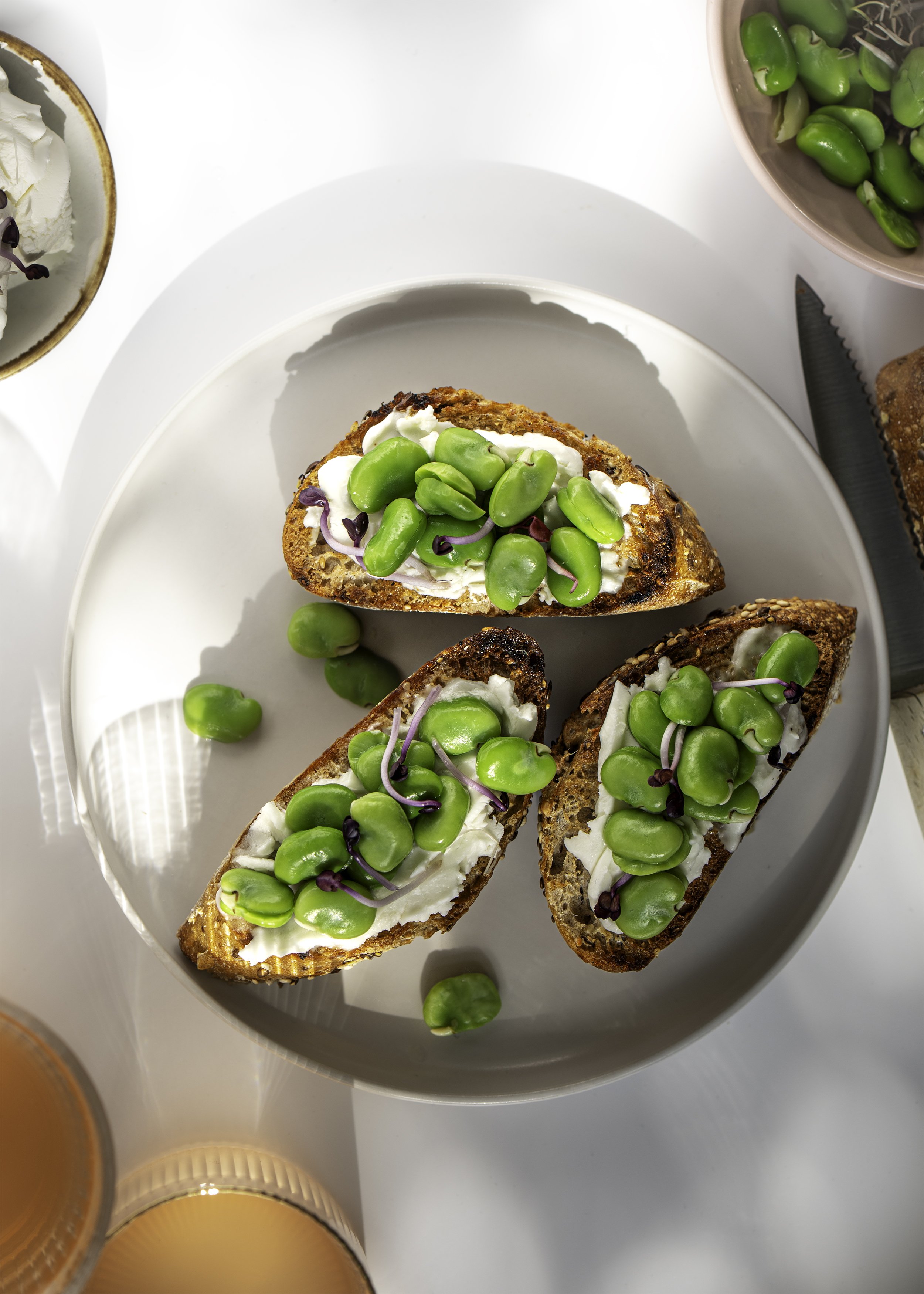 Open braoad bean sandwitch
