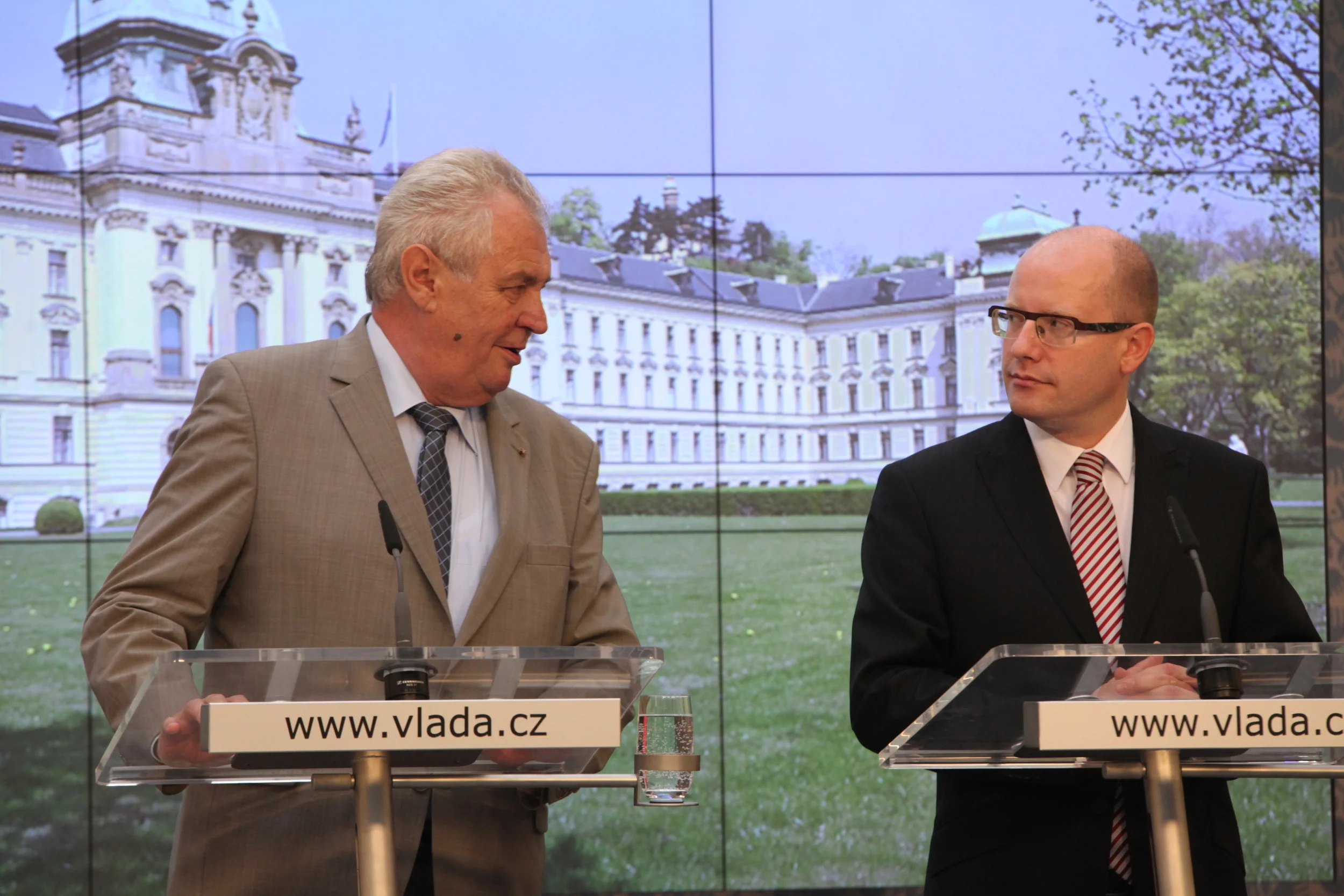 Posłowie przegłosowali weto prezydenta Zemana do ustawy o szkolnictwie