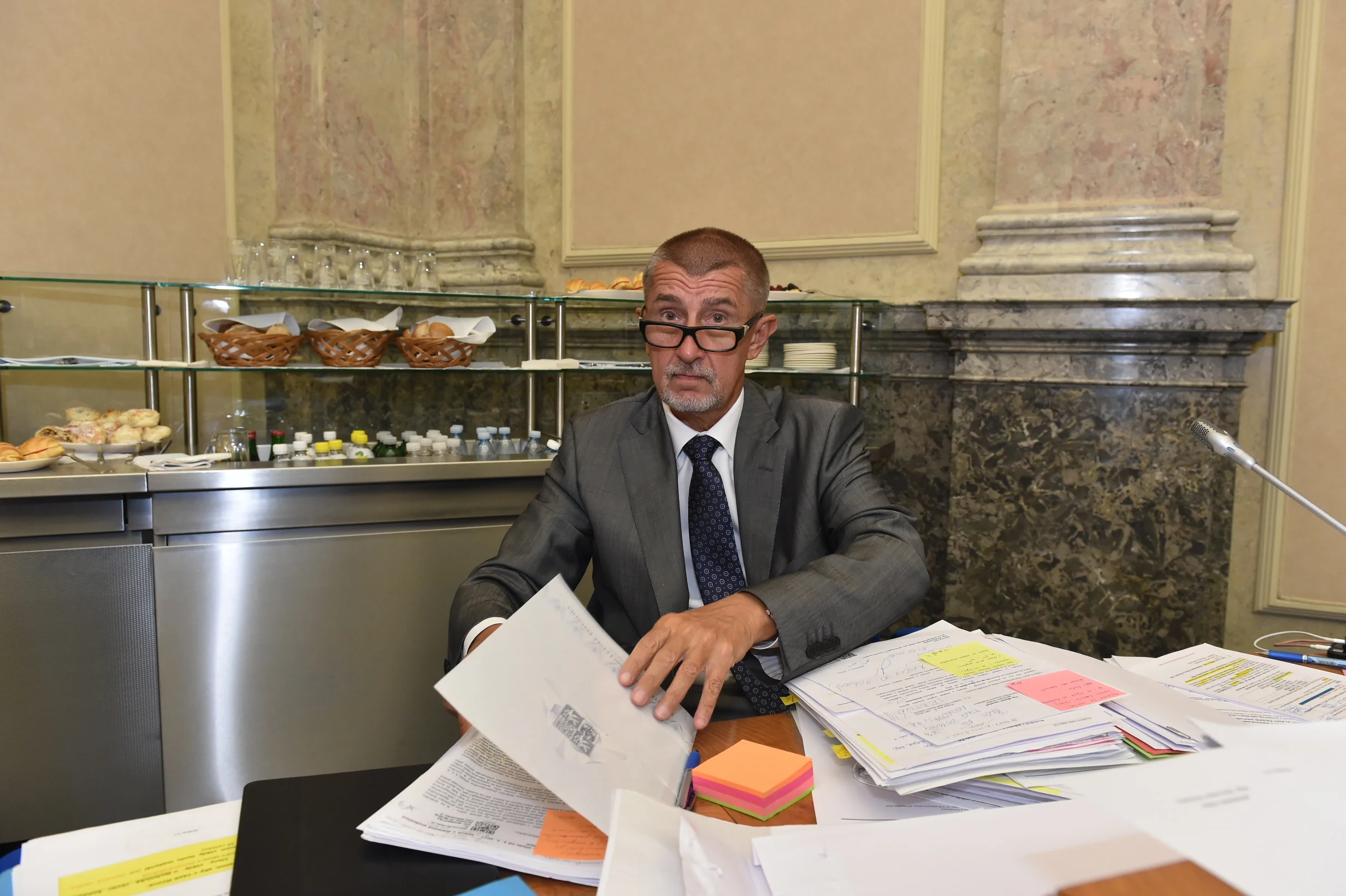 Posłowie uchwalili nowelizację ustawy o konflikcie interesów, która ogranicza jednoczesną działalność w polityce i biznesie 