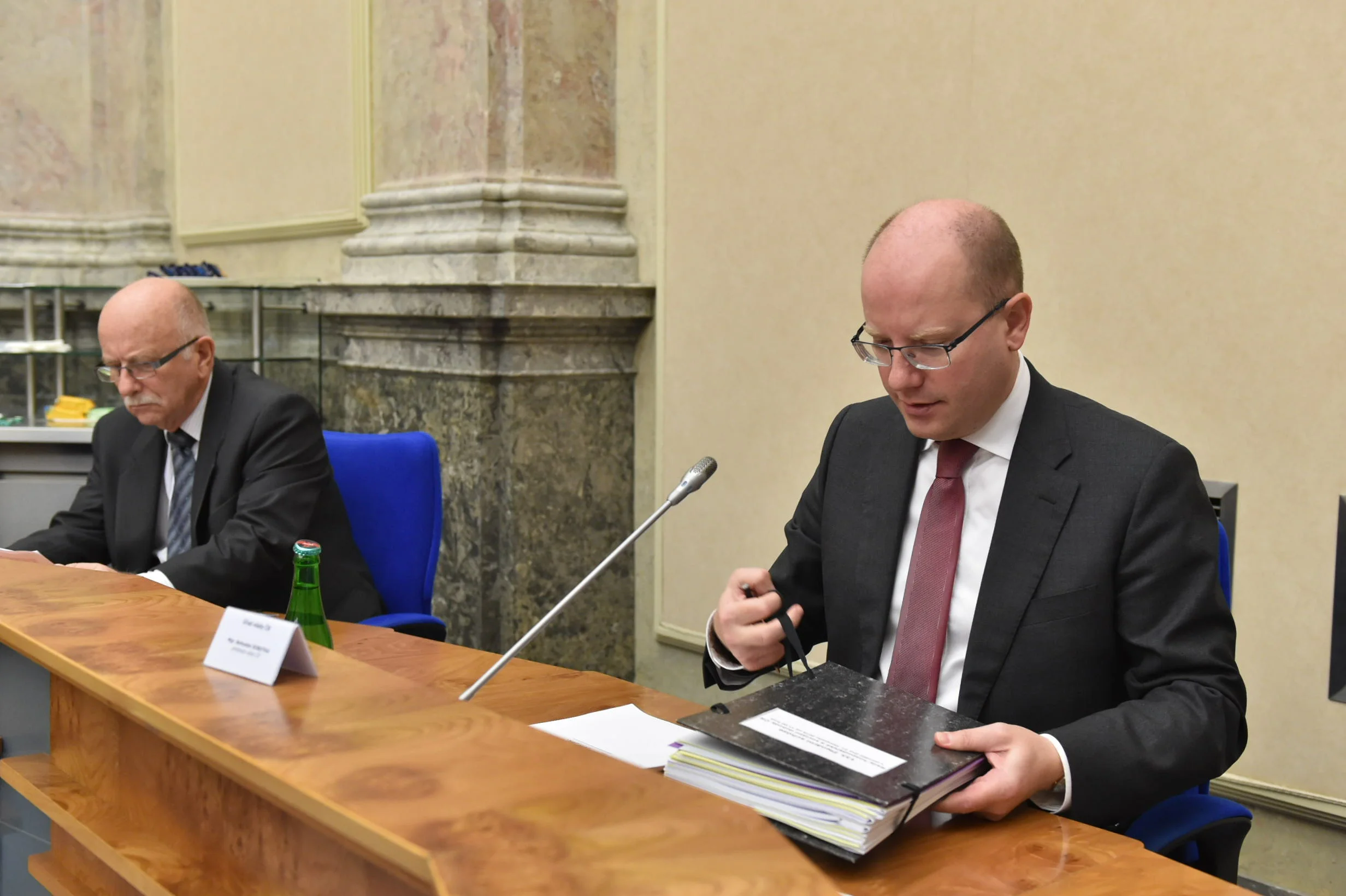 Sobotka zaprasza swoich krytyków do walki o przywództwo w partii