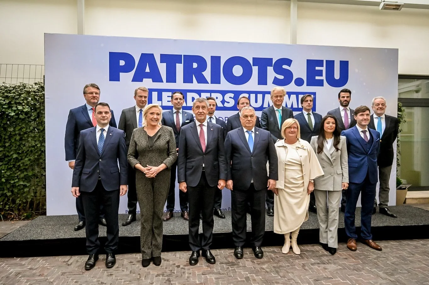 Premier zaprasza Petera Magyara do Czech