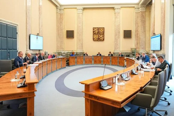 Jesień 2026: w sondażach rządzi ANO, opozycja jest rozbita
