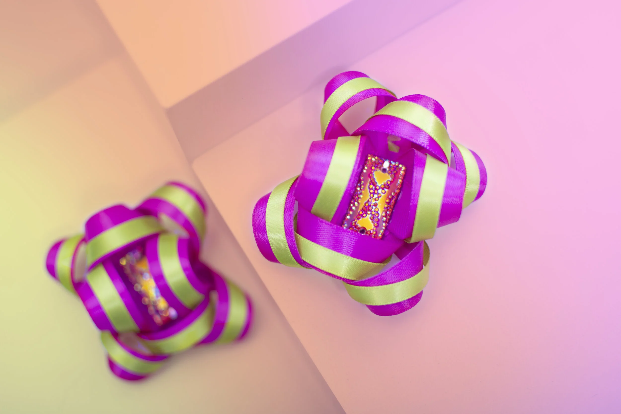 bow_earring_stripe_detail.jpg