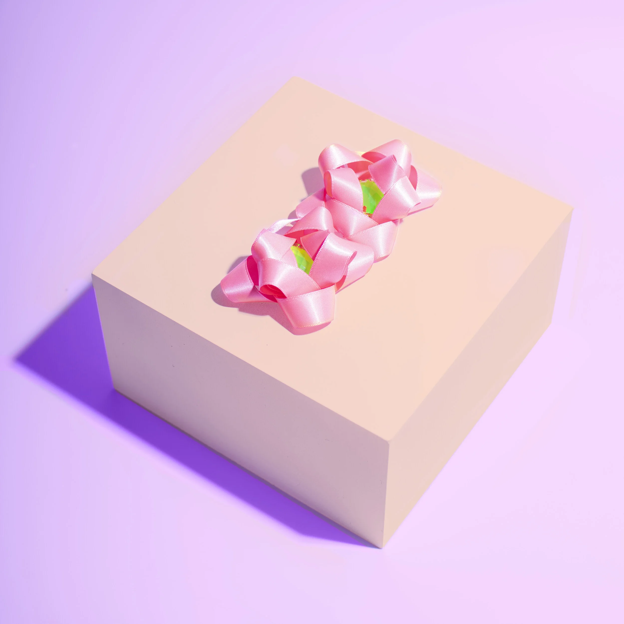 bow_earring_ltpink_set2.jpg