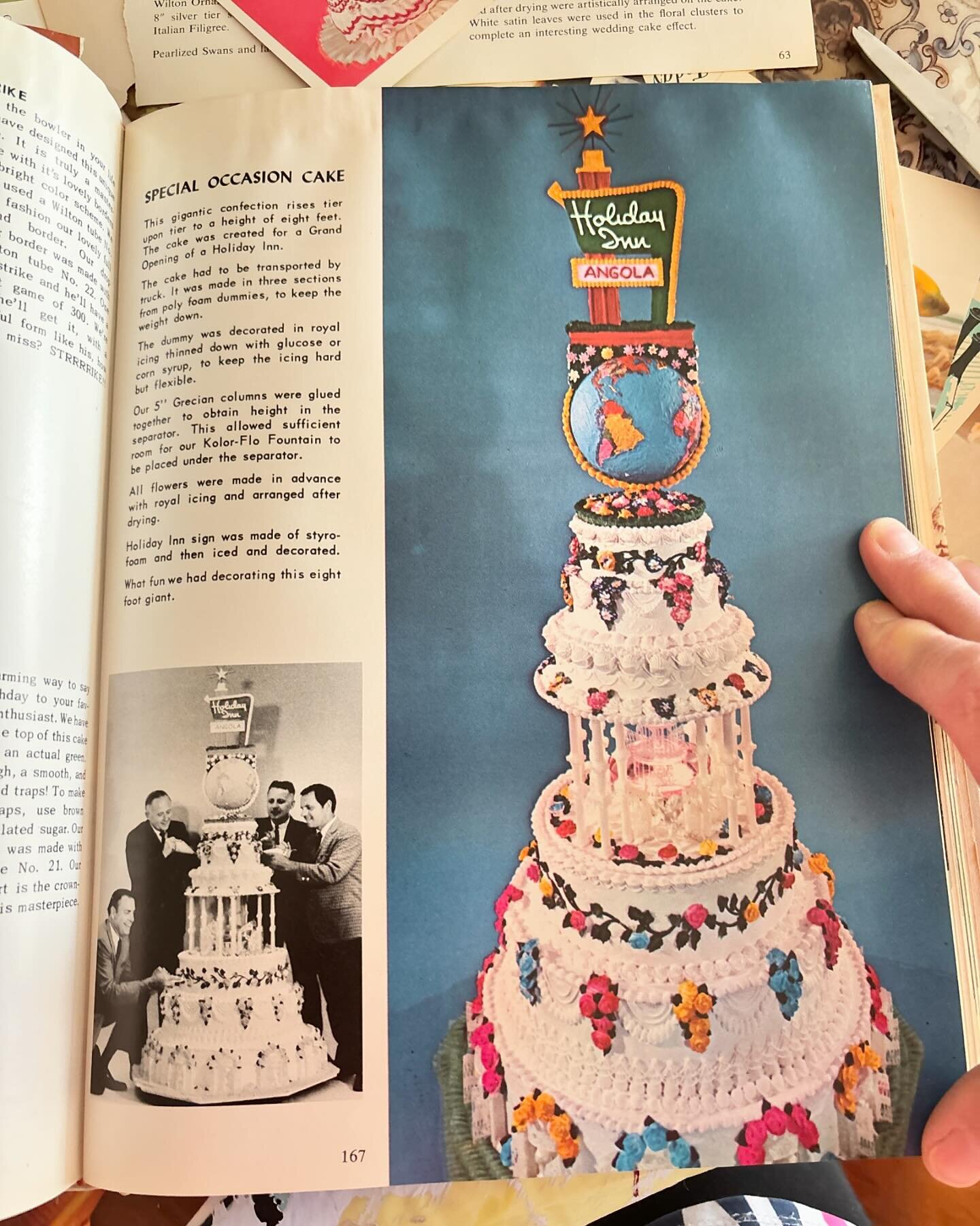 Holiday Inn nostalgia from a 1969 Wilton Caking Decorating book. (The book came from @animalhumanethrift). 

#vintagefinds #60s #nostalgia #childhood #holidayinn #retrostyle #midcenturystyle #1960s #wilton #wiltoncakes