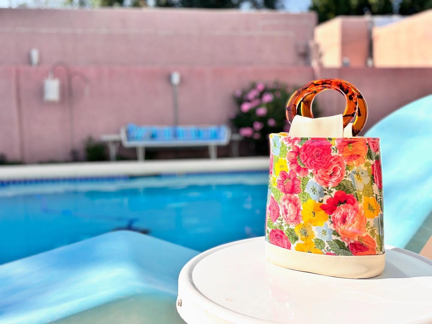 Take a trip to a nostalgic summer with this handbag made from a vintage floral fabric. Find it in the boutique at www.chellesummer.com. #vintagestyle

#chellesummer #chellesummerstyle #boutique #boutiqueshopping #boutiquestyle #vintagefabric #summers