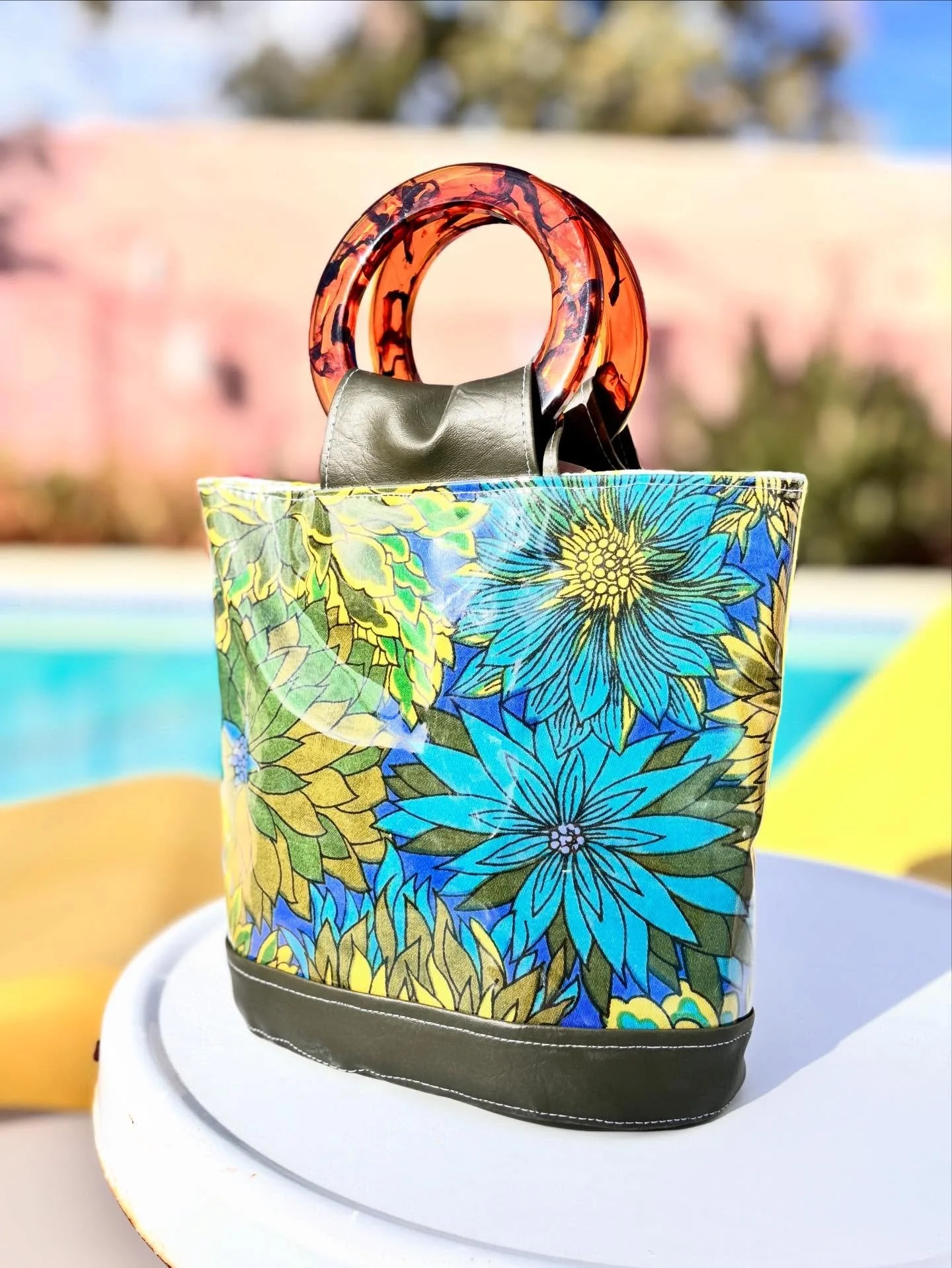 Moody dark colors for what has been a quite a rainy day here in Albuquerque. Find the vintage curtains (the curtains from an estate stale) handbag at www.chellesummer.com. #chellesummerstyle

#chellesummer #mystyle #boutique #boutiquestyle #boutiques