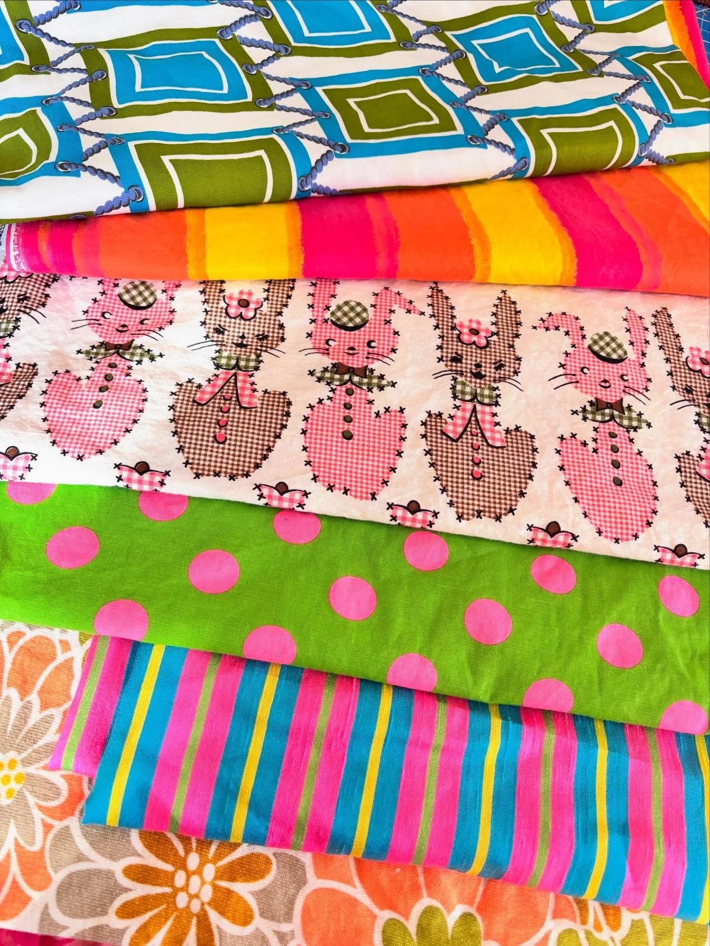 Arrivals from @eschvintage yesterday...who will transform into a handbag first?! Stay tuned and...Happy Friday! #vintagefabric

#chellesummer #chellesummerstyle #boutique #boutiquestyle #mystyle #handmade #handbags