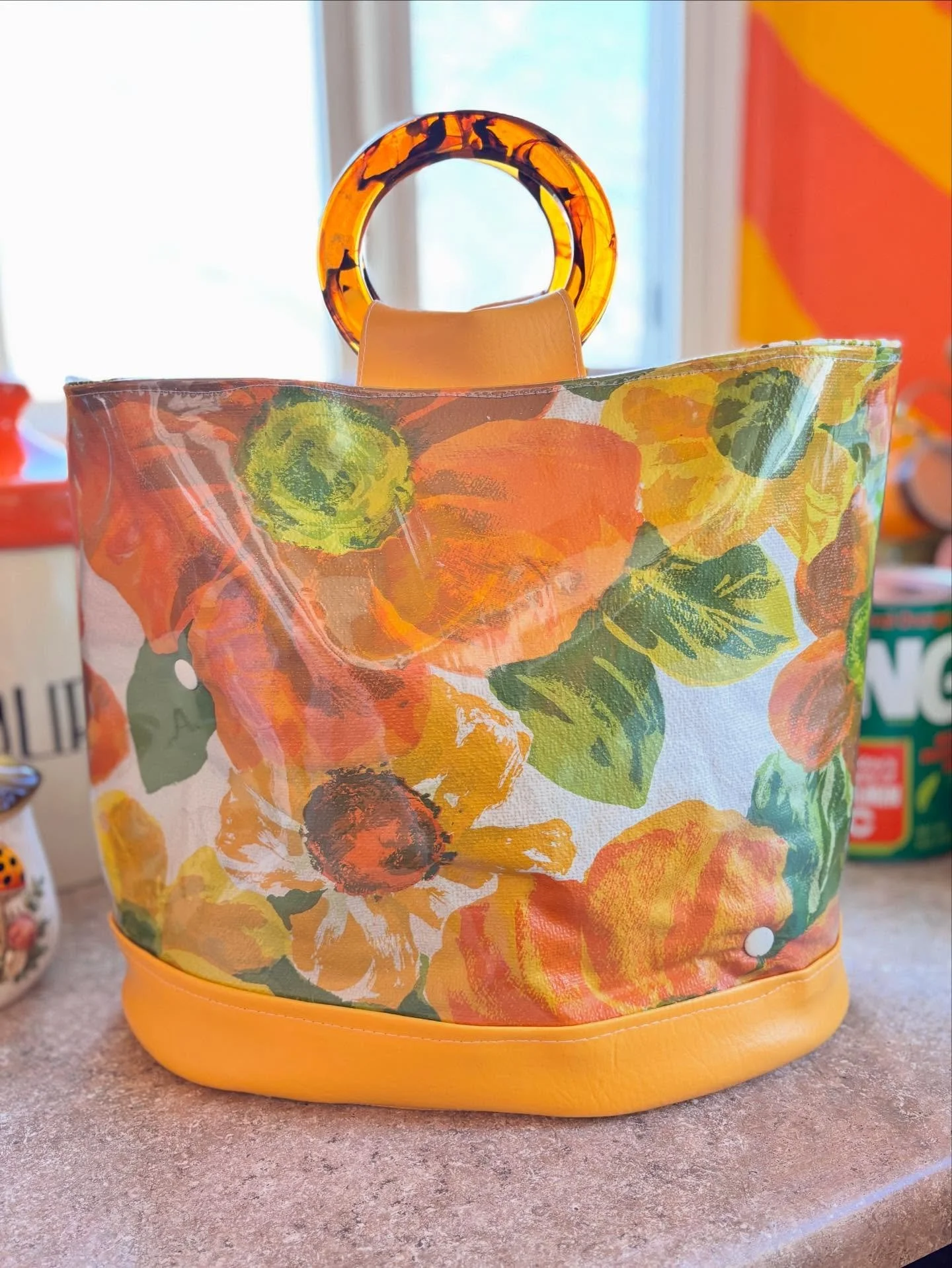 Sunshine Saturday! Take Everywhere Bag made from a vintage patio cushion from @tt_estatesales . It screams 1960s redwood lounge chair to me. Find it at www.chellesummer.com. #chellesummerstyle

#chellesummer #boutique #boutiquestyle #vintagestyle #my