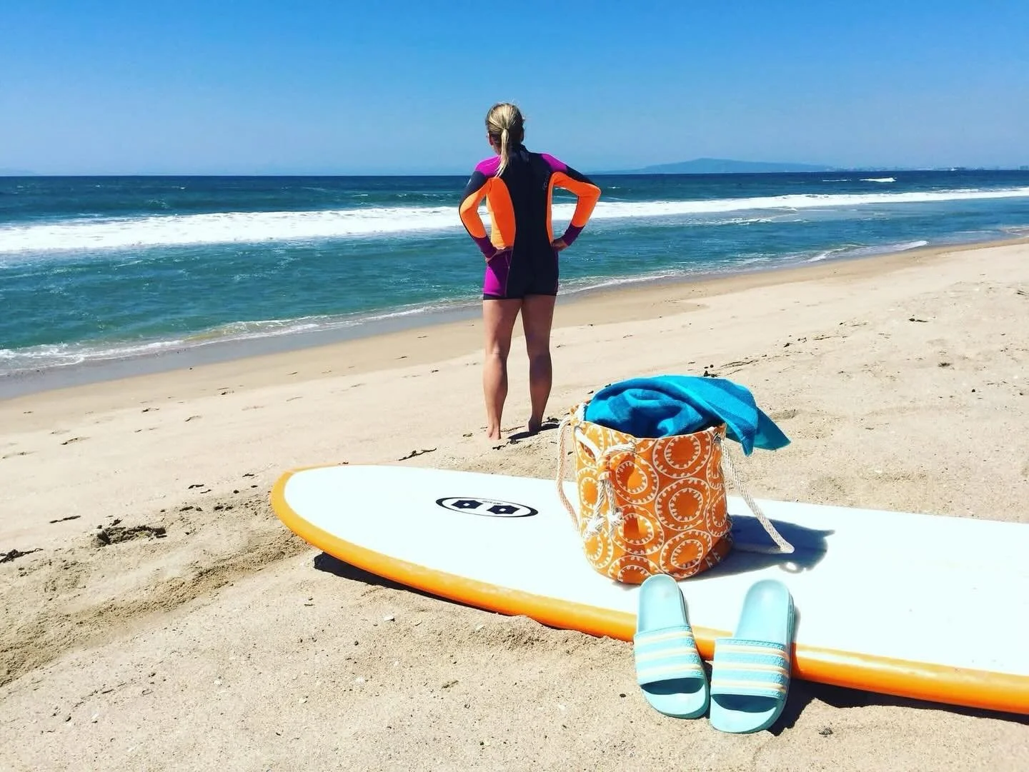 For #tbt. A happy memory- my surfboard, the beach, the start of Chelle Summer with the bucket bag....

#chellesummer #chellesummerstyle #surfergirl #mystyle