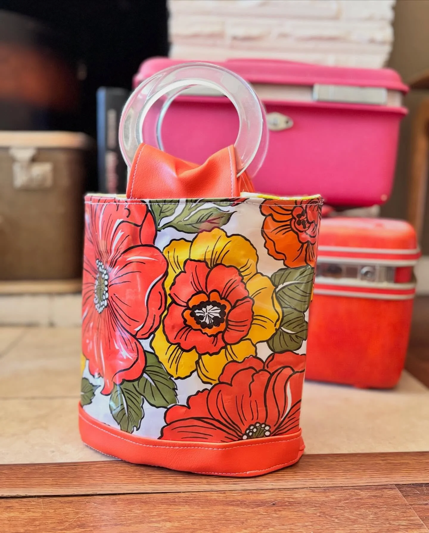 Sewing up a storm this week to prepare for Sunday&rsquo;s @modernism_yard_sale in Palm Springs, the bookend of Modernism Week. This handbag was made with a 1960s picnic table bench cover that had never been removed from its packaging. More handbag pr