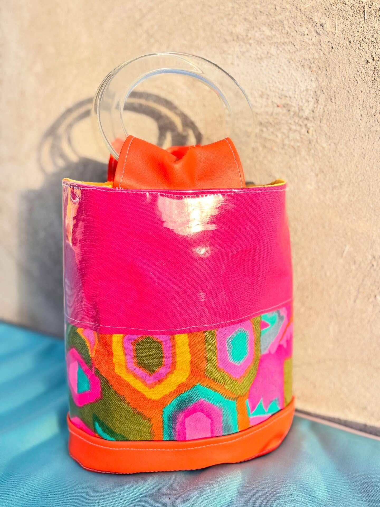 Pink and orange, vintage (great small fabric piece from @eschvintage) and new, for the win! Find it Sunday at @psvintagemarket. 

#chellesummer #handmade #handbag #palmsprings #vintagestyle
