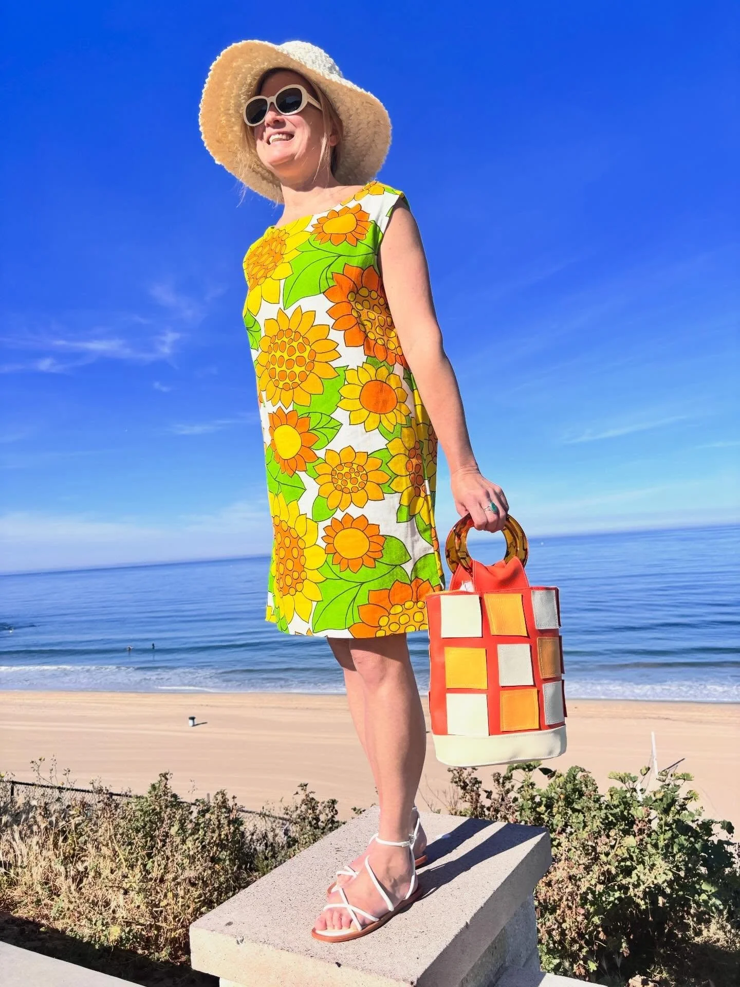 Happy Easter! The dress, made with vintage fabric and a vintage pattern, caused a bit of a happy stir when we took the photo yesterday on the Esplanade. I&rsquo;m grateful to spread joy in our world with the items I make. #easterdress 

#chellesummer