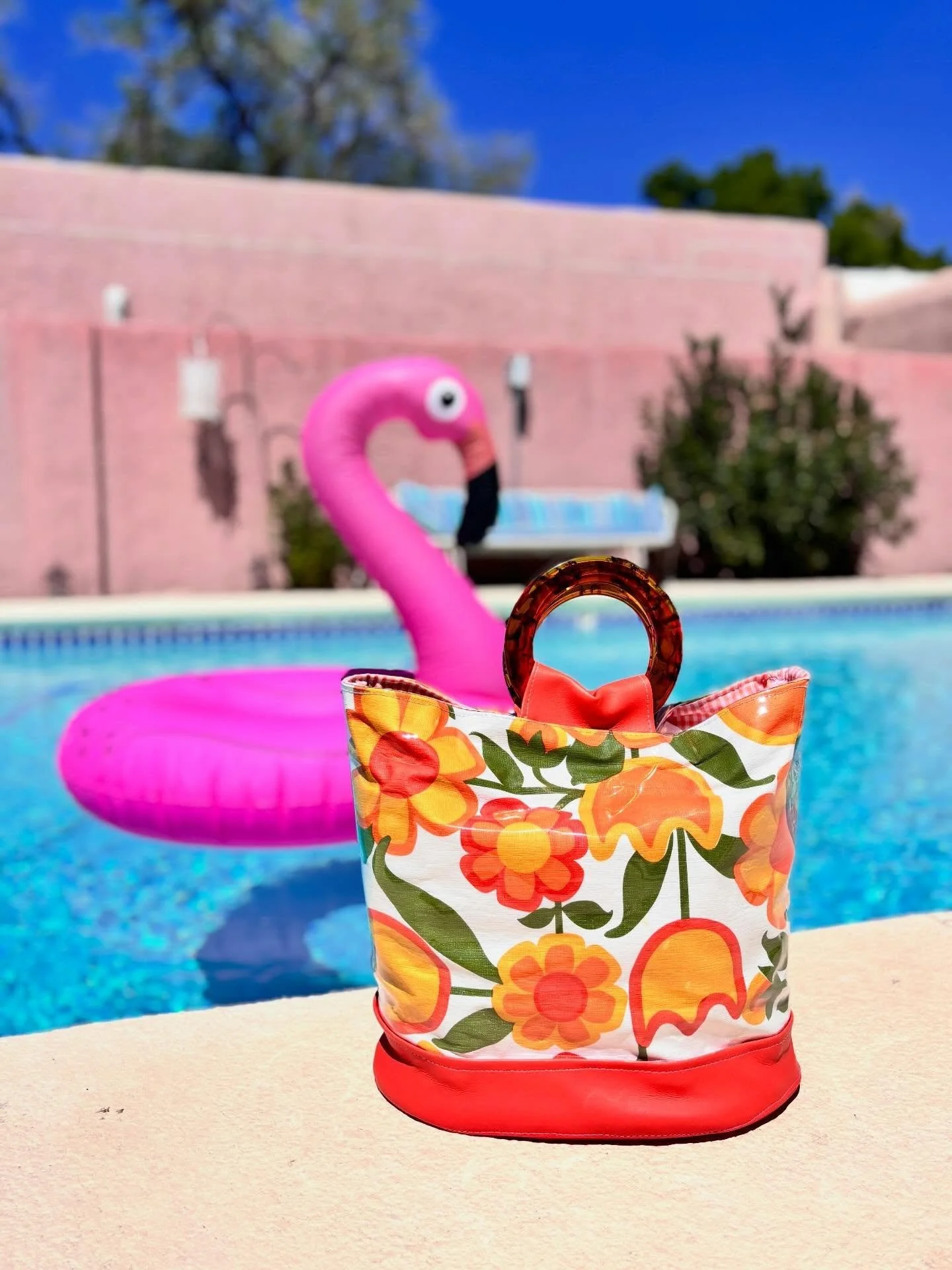Summer must be around the corner- Gertrude is back! Find the Chelle Summer Take Everywhere Bag- made with a vintage vinyl tablecloth- at www.chellesummer.com. #flamingofloatlife

#chellesummer #vintagestyle #handmade #handbag