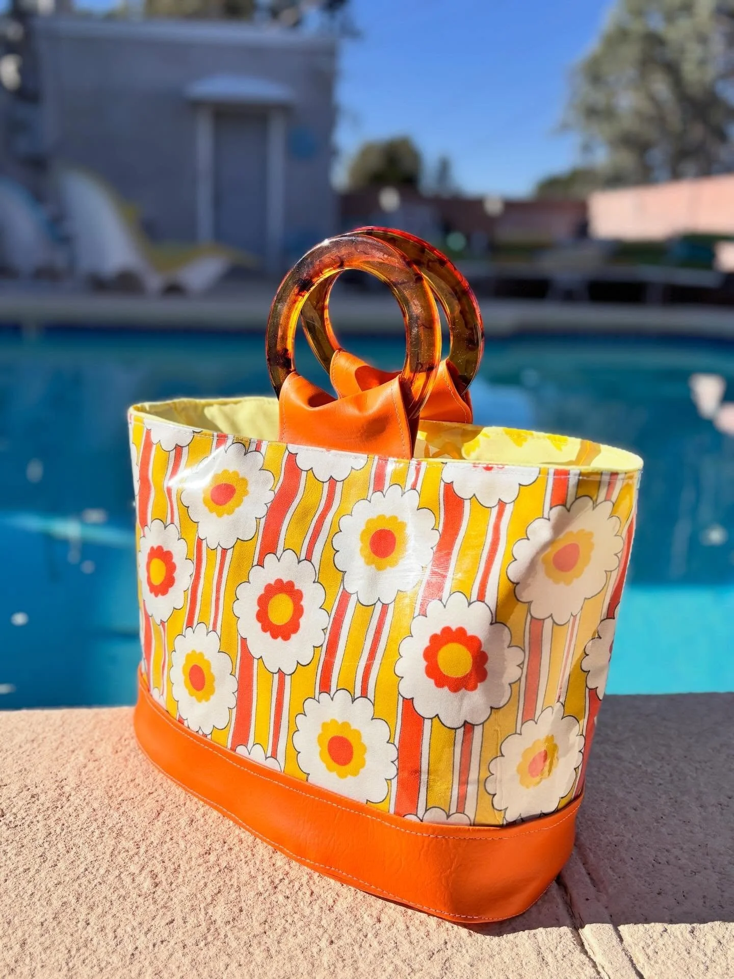 New Chelle Summer Take Everywhere Bag created from a vintage skirt @eschvintage found at an estate sale. Summer style is always in season in my world. 

#chellesummer #mystyle #vintagestyle #handmade #handbag