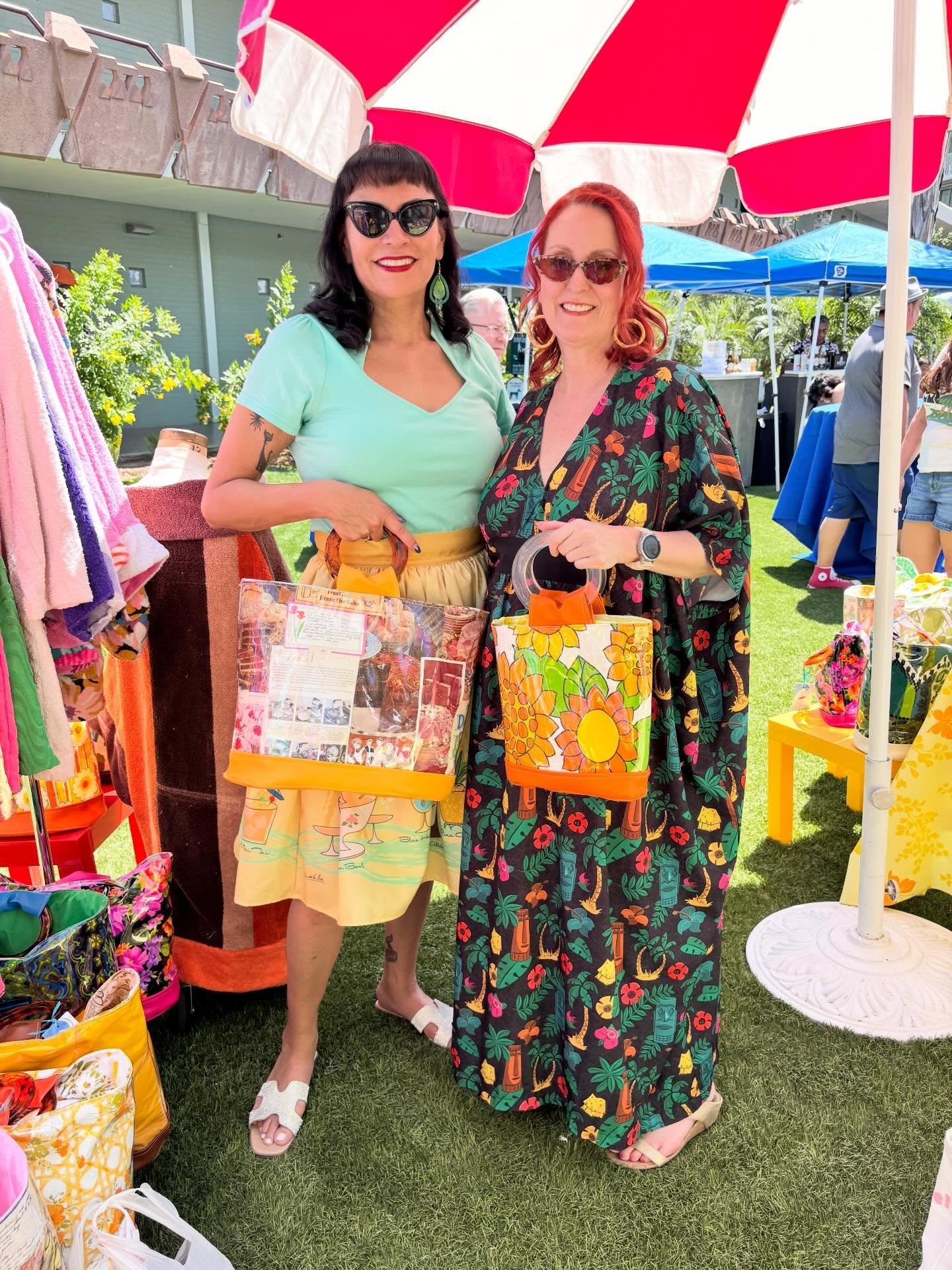 @tikioasismarketplace Day 1- Scroll through to see some of my customers! So fun to watch the items I made find new homes. May everyone have lots of fun adventures wearing and carrying them! #chellesummer

#mystyle #vintagestyle #handmade #handbags