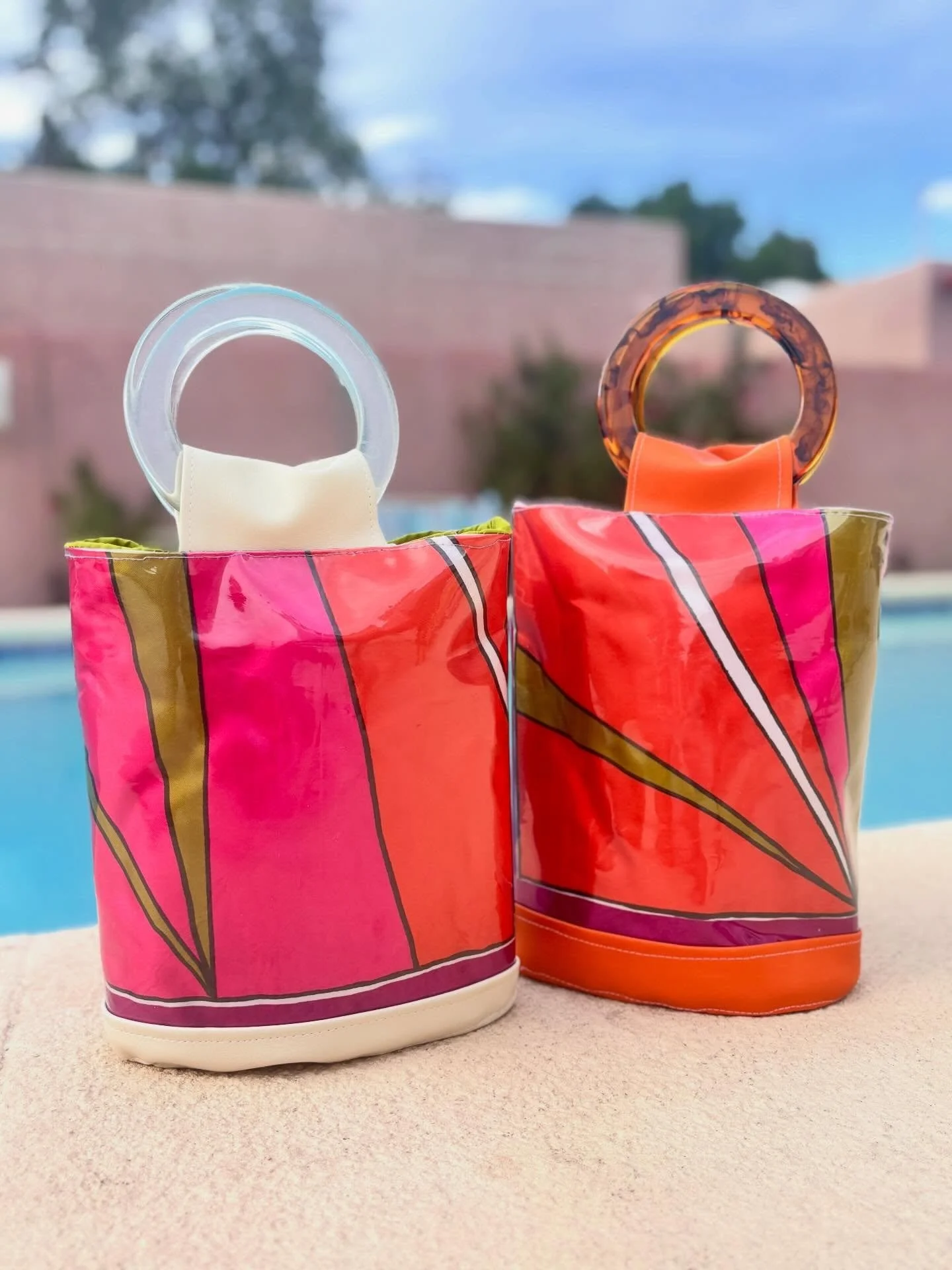 You had to stop scrolling and admire these two handbags made from a vintage Vera Neumann scarf that I got from @zimboretro at @psvintagemarket. Find them at Sunday&rsquo;s final market of the season and at www.chellesummer.com. @savetheverascarves 

