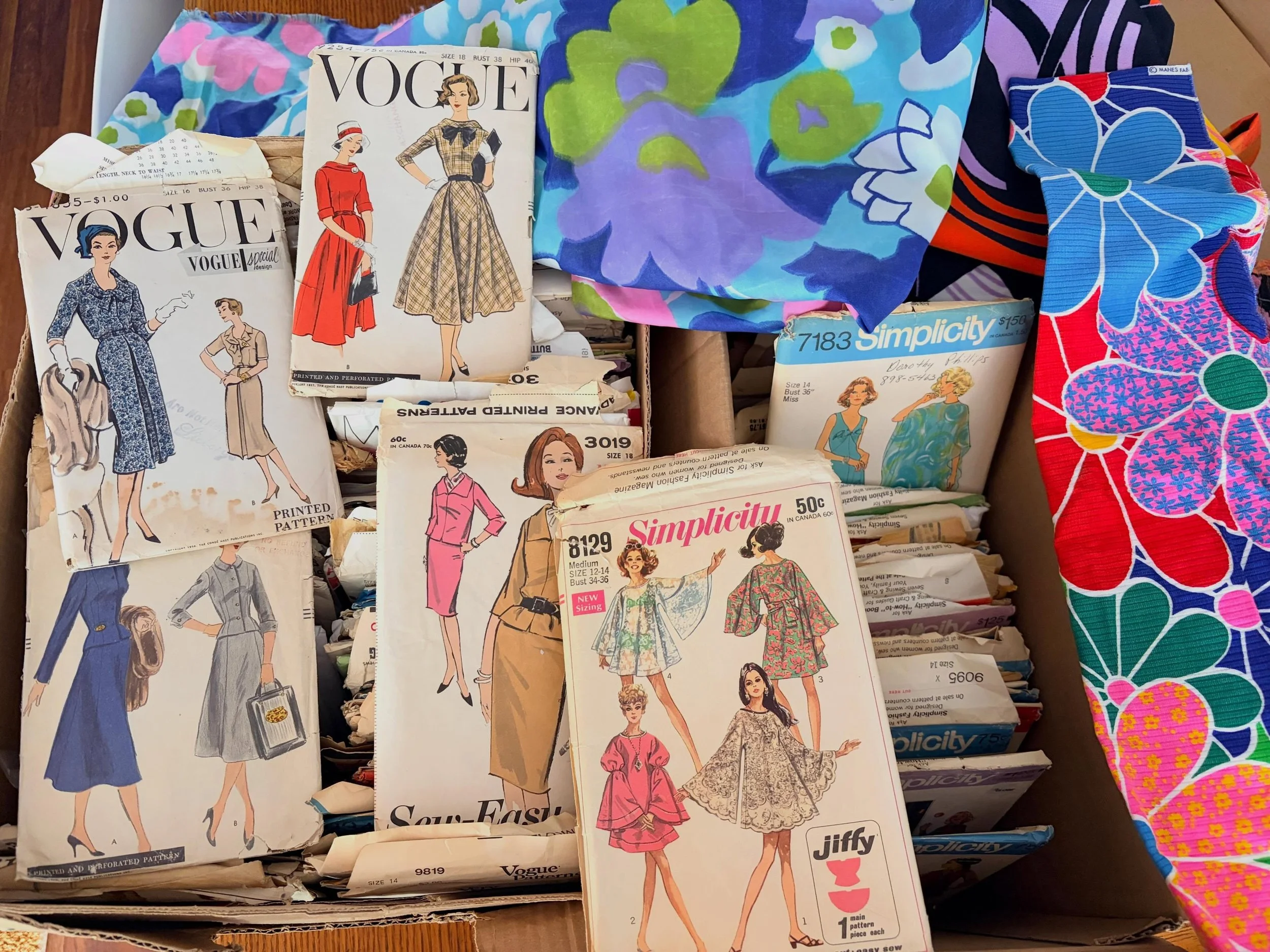 One hundred sixty patterns plus fabric that belonged to a woman named Dorothy. #somethingspecial

#chellesummer #vintagestyle #mystyle