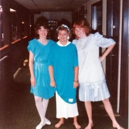 For #tbt, a trip to June 1986- that&rsquo;s me in the middle wearing the Benetton outfit that Mom bought me to wear on my eighth grade trip to Milwaukee. It was the first time we didn&rsquo;t go to JCPenney to pick something out and I wore it until i