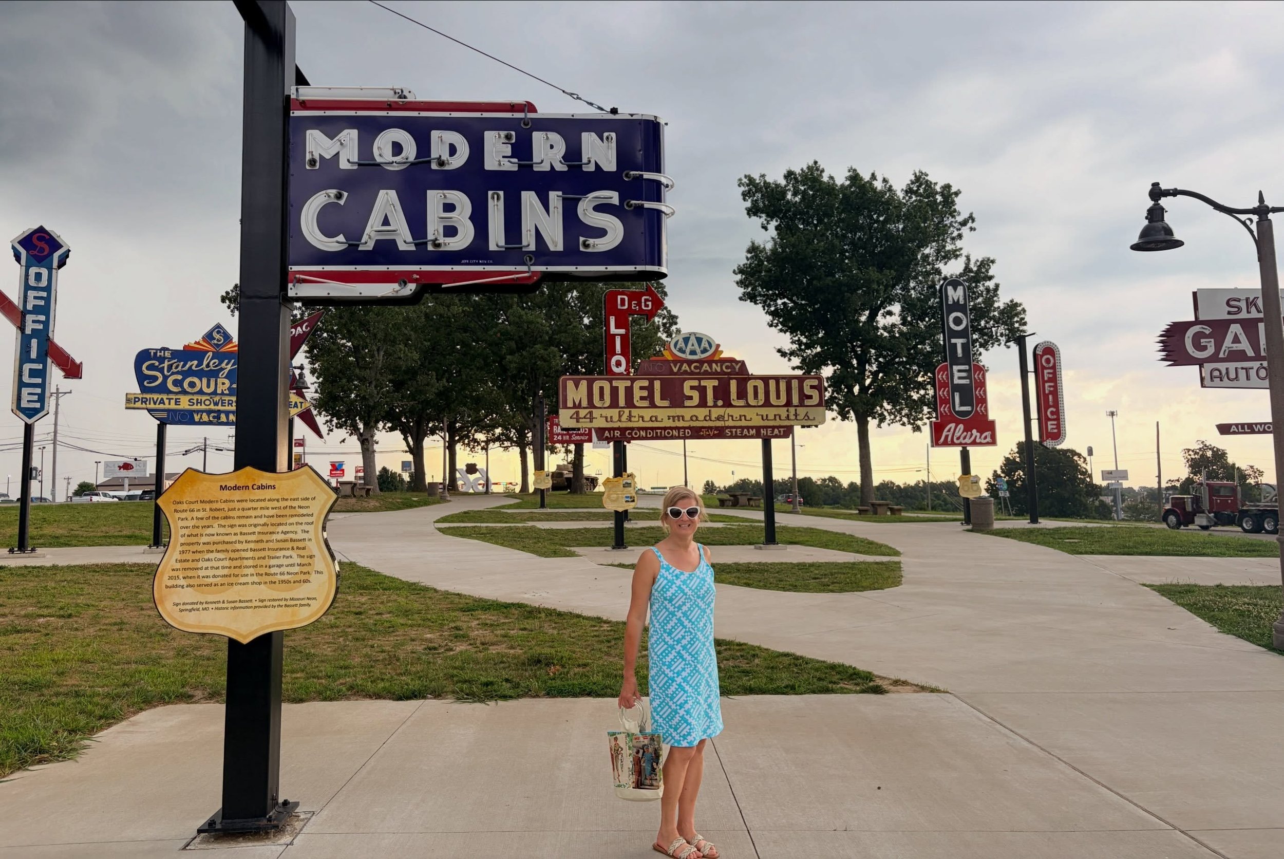 Sometimes all we have left are the signs and the stories they have to tell. The Mercury Astronauts stayed at the Cour-tel after McDonnell Douglas was selected to build the spacecraft. #route66 

#roadtrip #chellesummer
