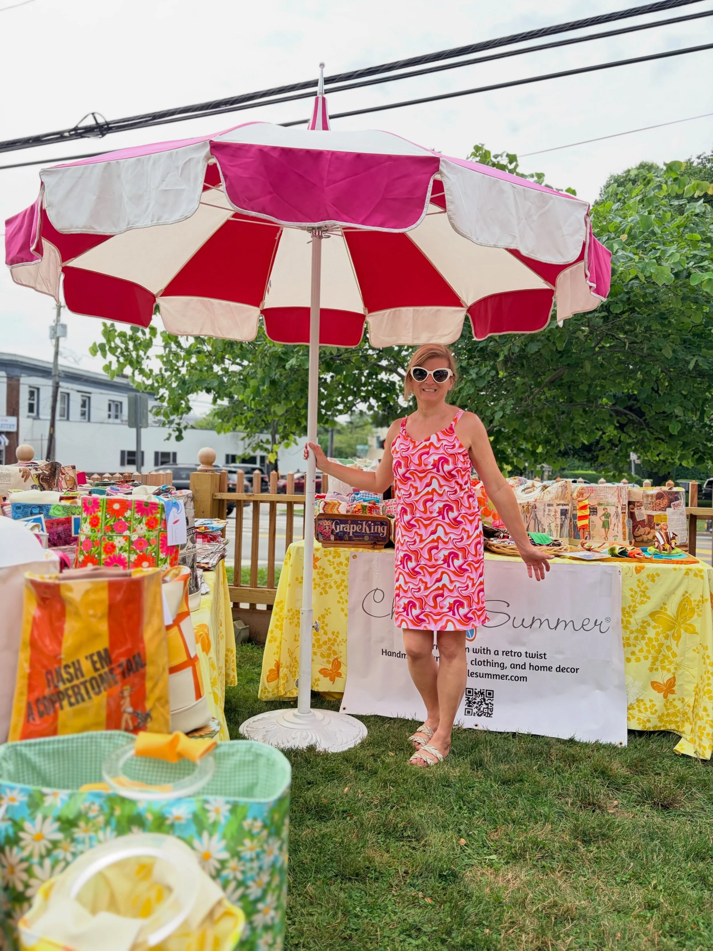 Chelle Summer Saturday in the Hamptons (and more than 2,200 miles from home). @hamptonflea #chellesummer #vintagestyle #thehamptons #handmade #handbags

My Chelle Summer slip dress was made using Italian swimwear fabric from @fabricmerchants