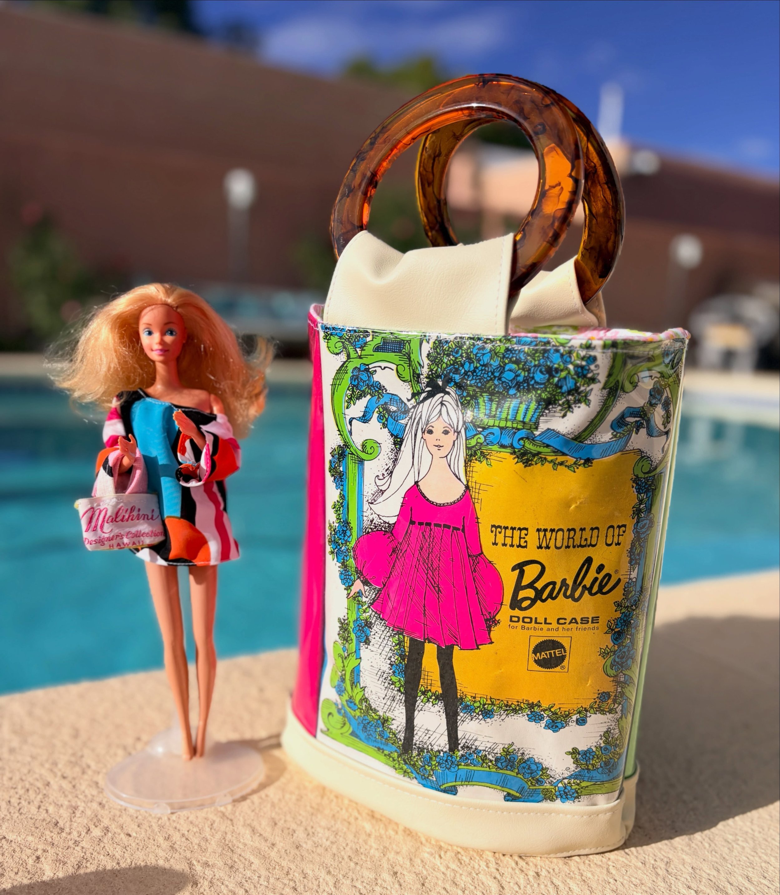 A new Chelle Summer Vintage Barbie Case Handbag to share! Barbie (Steffi) has a new dress, too. Find the handbag at www.chellesummer.com.

#chellesummer #vintagebarbie #handmade #handbag #vintagestyle