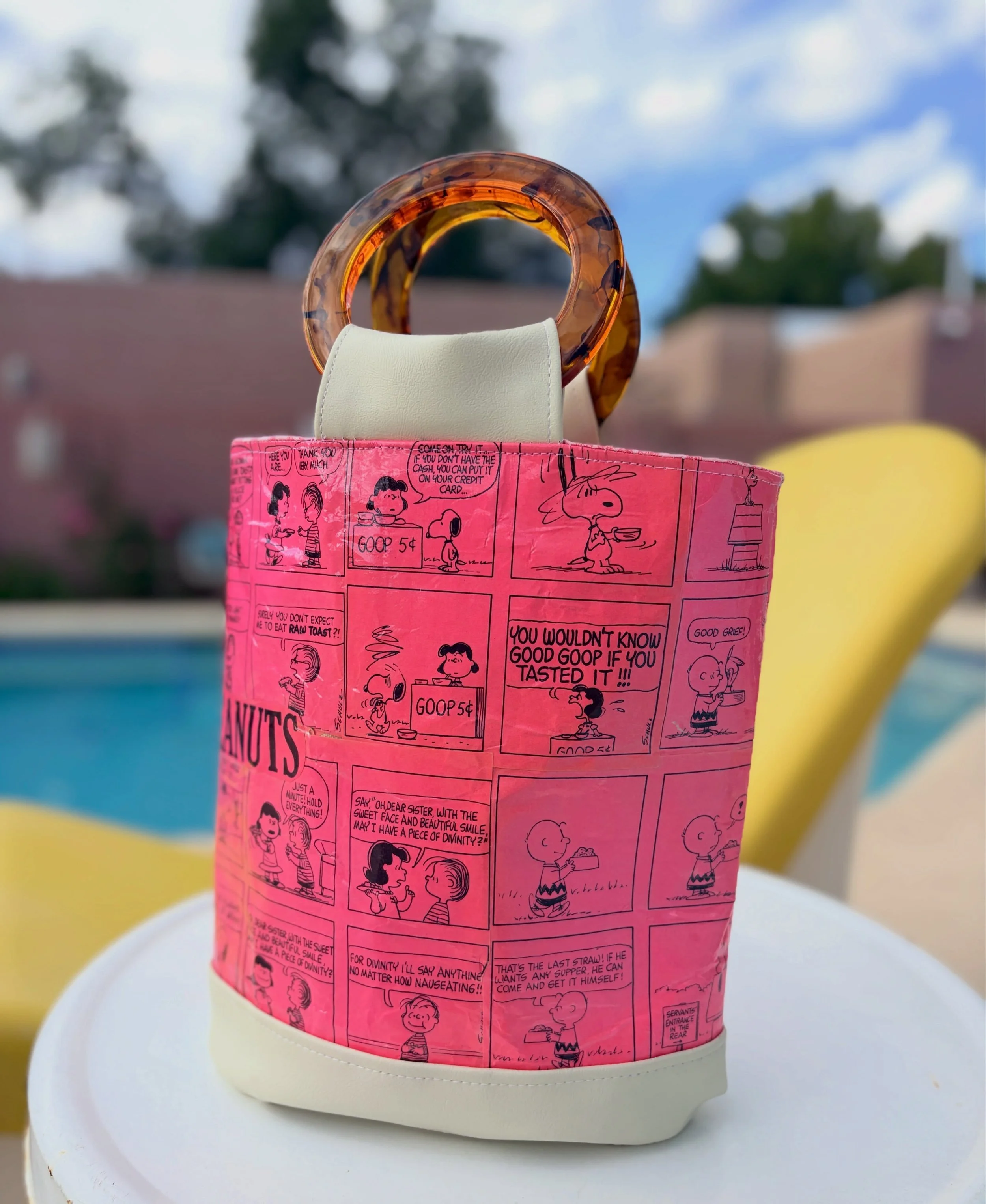 Snoopy and gang handbag created from a 1970s Peanuts cookbook. Find it at www.chellesummer.com. 

#chellesummer #snoopy #vintagestyle #handmade #handbag