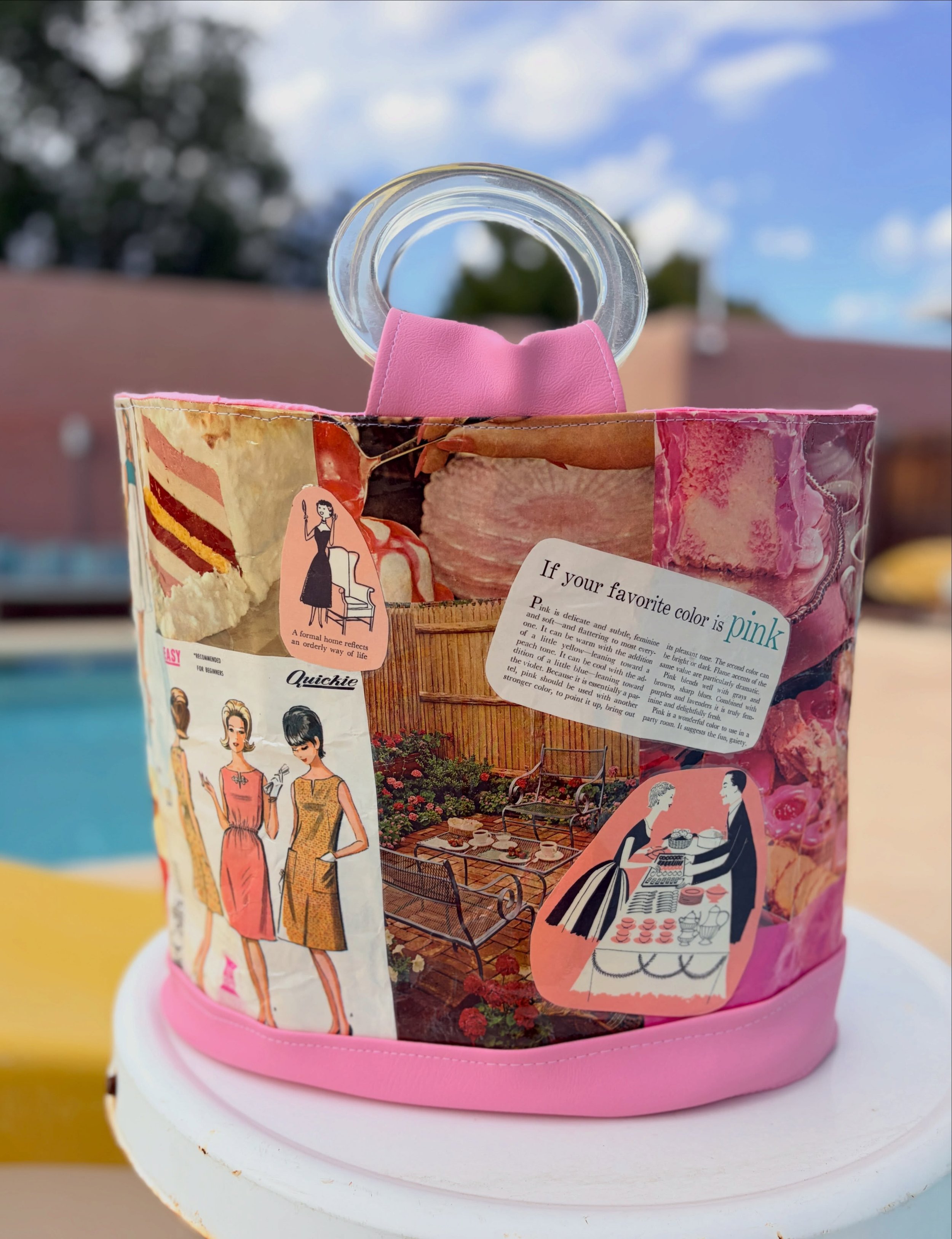 The most recent Pretty in Pink Take Everywhere Bag. It found a home at @redo_market in Dana Point. One of my favorites to put together.

#chellesummer #handmade #handbag #vintagestyle #prettyinpink