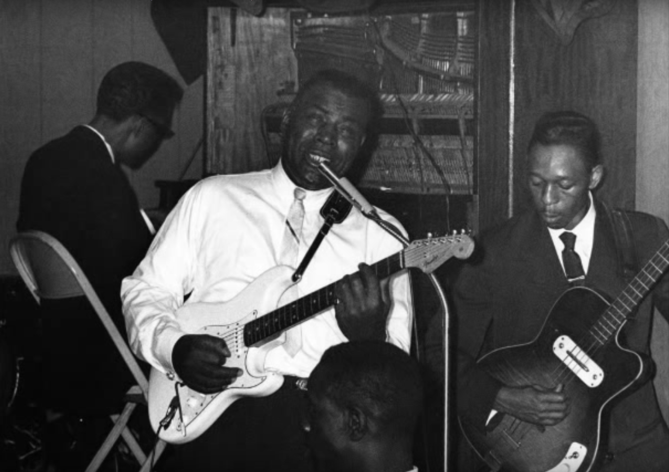 Howlin' Wolf - Creative Commons License: https://creativecommons.org/licenses/by/4.0/