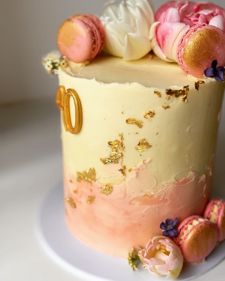 Cornwall Wedding Cake Maker & Decorator