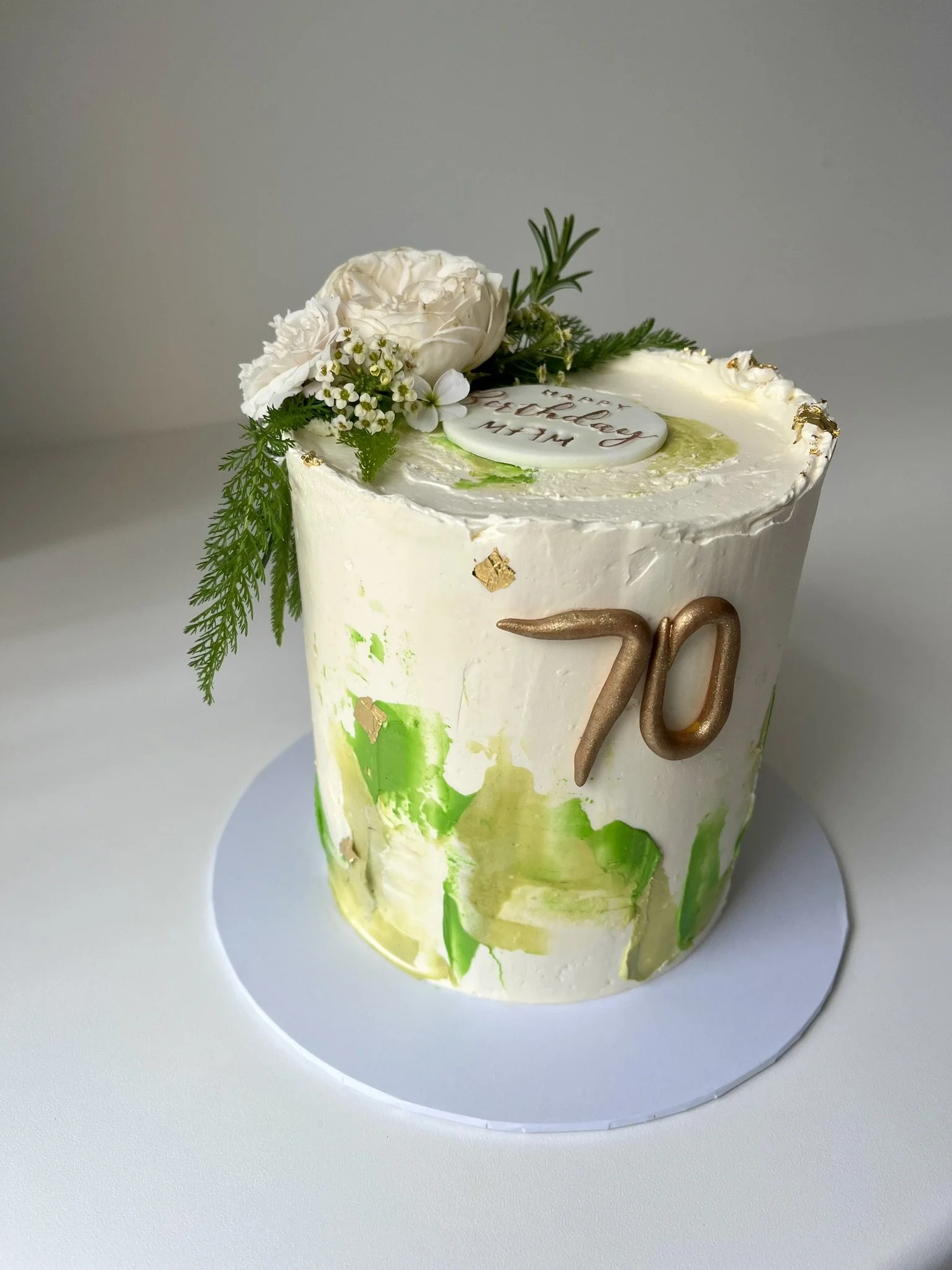 Two Tone Colour Accents with Flowers