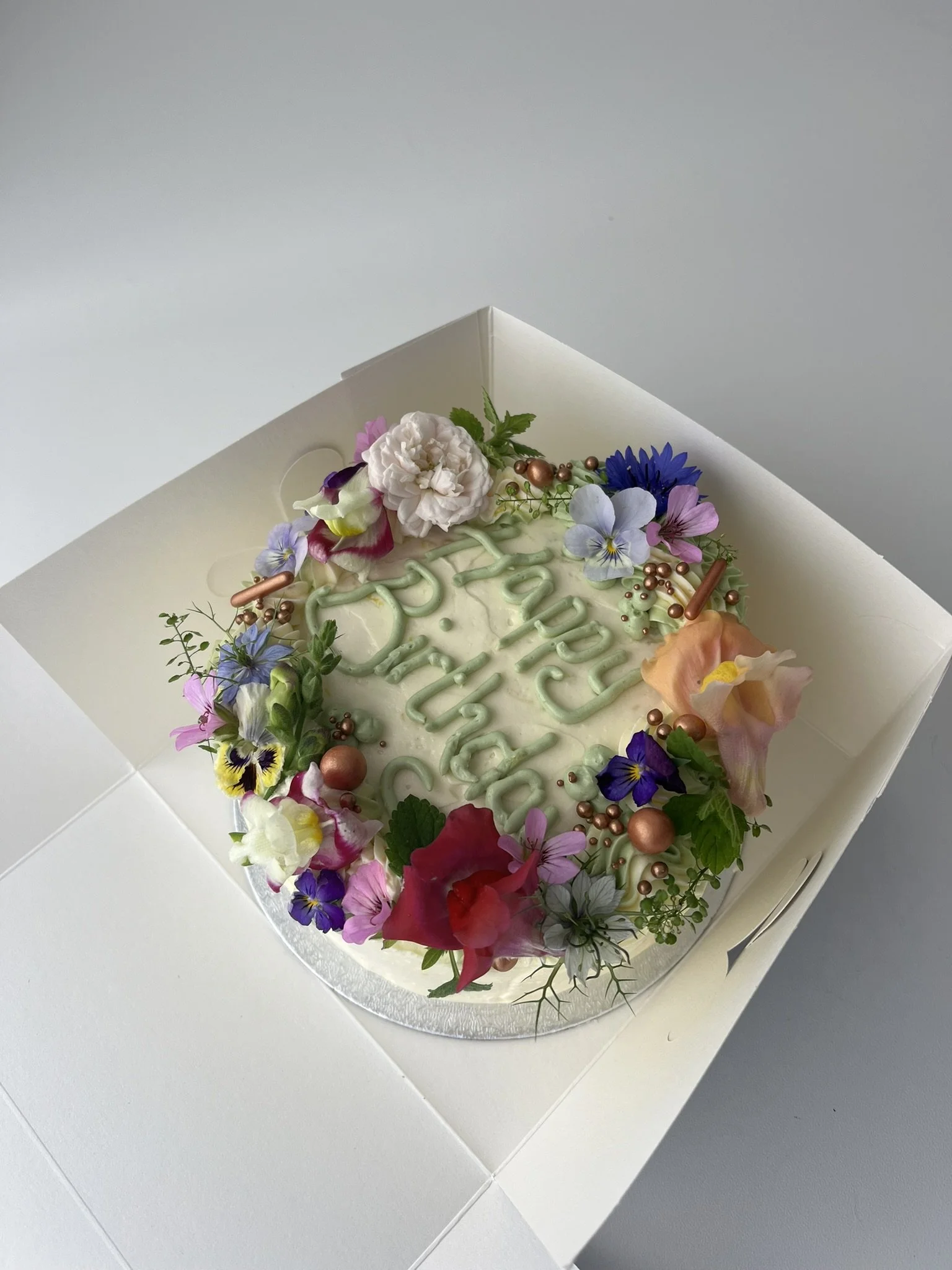 Mini Cake with Flowers &amp; Piping