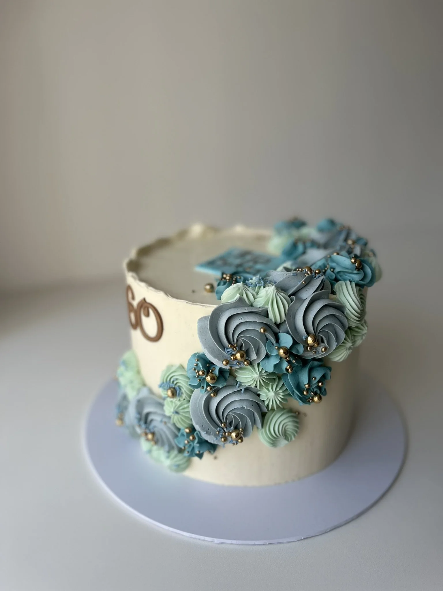 Two Tone Buttercream Swirls &amp; Sprinkles