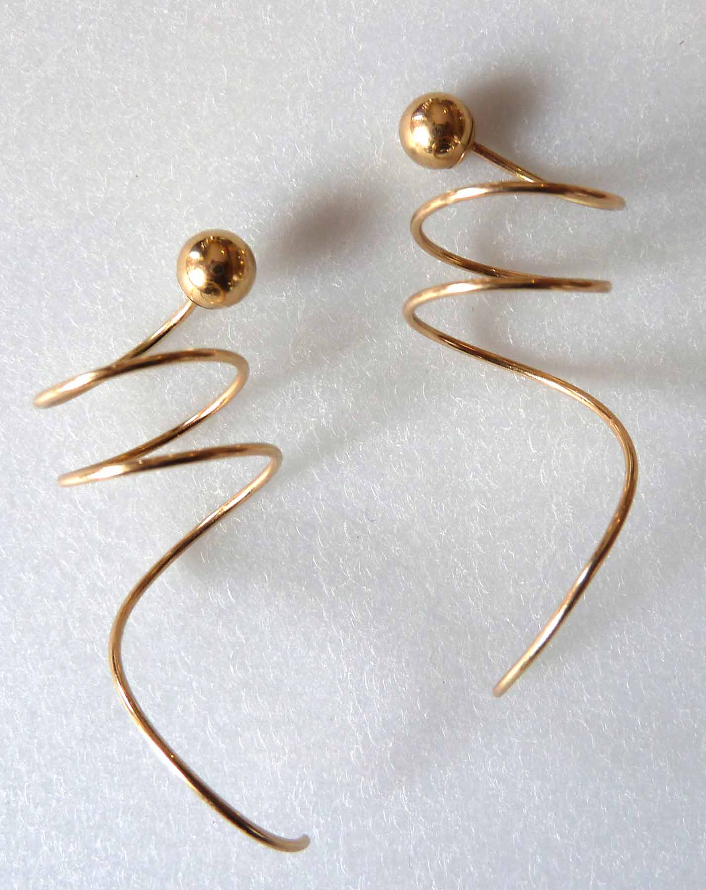 18ky 6mm gold ball earscrews.jpg