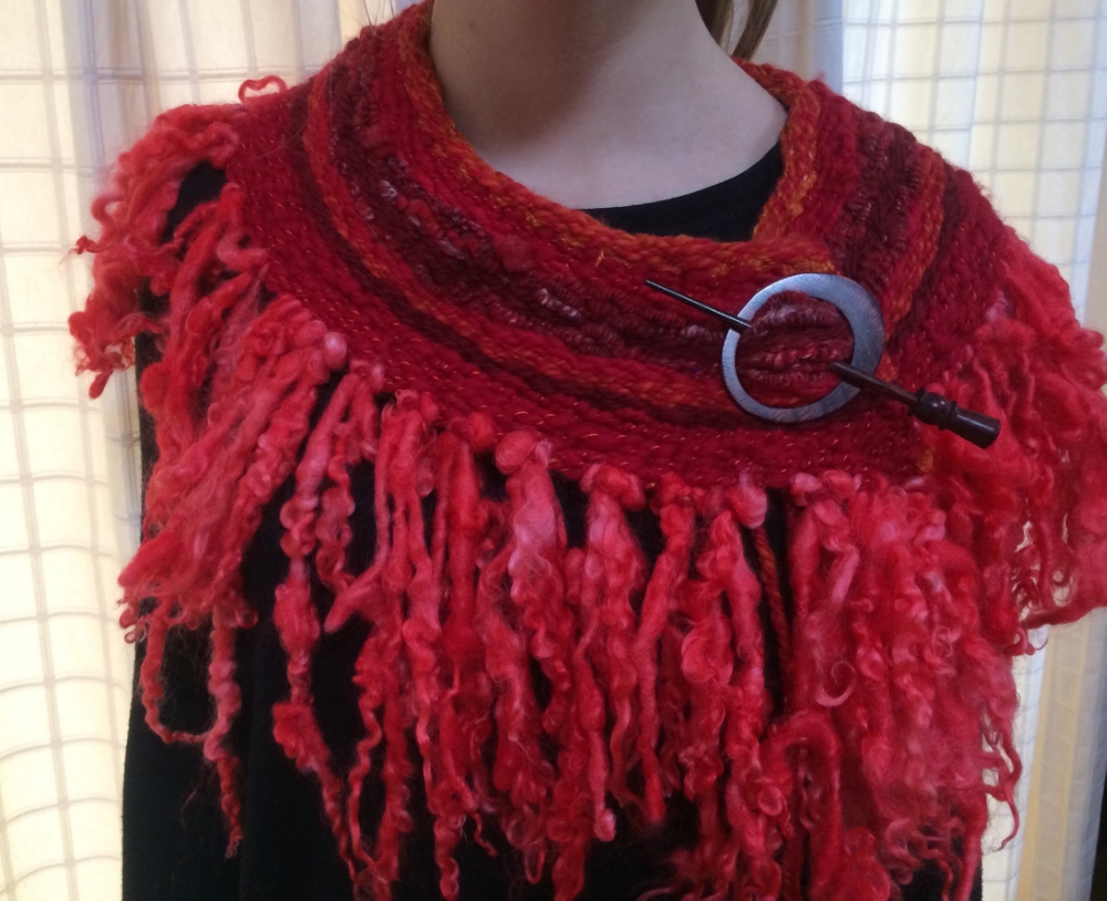 This was made using the large 450mm circular loom. Hand spun and dyed art yarn was used and the fringe was tail-spun yarn hooped on with crochet hook. www.TheWheelEwe.co.uk