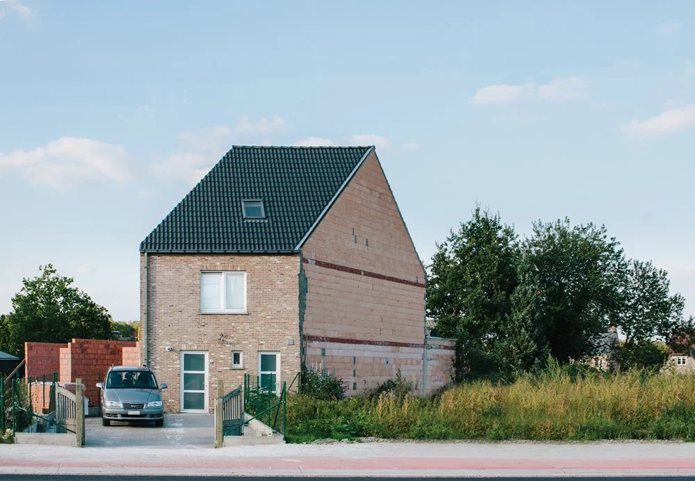 Ugly Belgian Houses, my absolute favourite. An impressive excercise in trompe-l'ouil somewhere along the Ghent-Aalst regional road.
