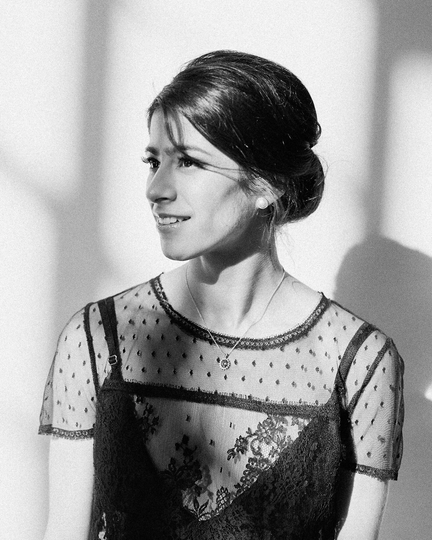 A favorite From our feature on @stylemepretty yesterday! 

Planning - @simplystyledevents 
Photographer - @judson_rappaport 
Production - @meganandkenneth 
Venue - @soundriverstudios 
Florals - @oliviahoward_designs 
Dress - @loulettebride @loulettelingerie 
Makeup - @christinadelfinomakeup 
Hair - @theandycane 
Couple - @saraandsumaya 
Rentals - @partyrentalltd
Cake - @bakednyc