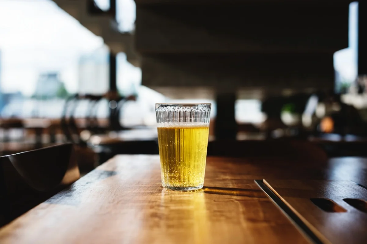 alcohol-background-bar-745410.jpg