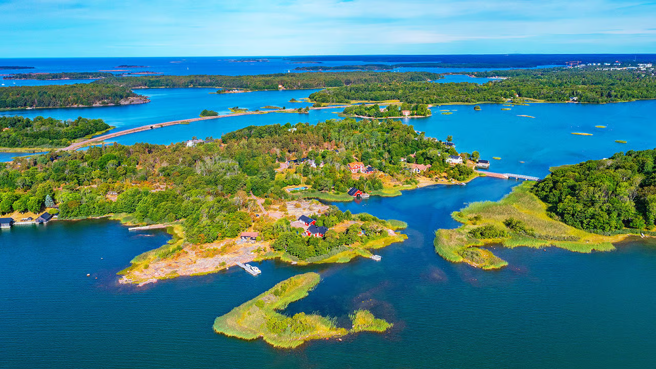 EU Currents: Stuck In The Middle: The Case Of The Åland Islands