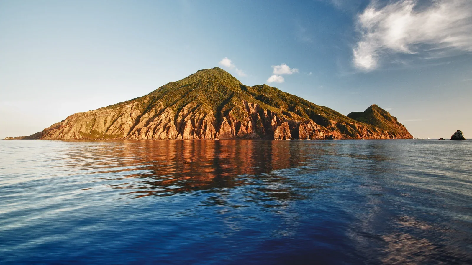 Caribbean Review: Saba And St. Eustatius Residents Call For Lower Airfare Costs