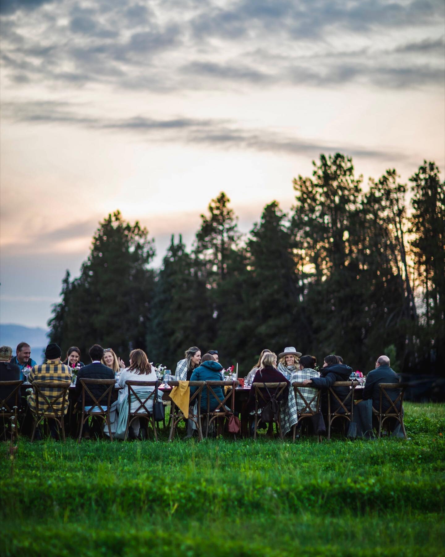 ✨OPEN SEATS✨ Tickets for our sold out Sturgeon Moon Dinner have opened up and we invite you to join us in Oregon wine country under the light of August&rsquo;s full moon 🌕 The table will be sumptuously set, the @westwardwhiskey cocktails will deligh