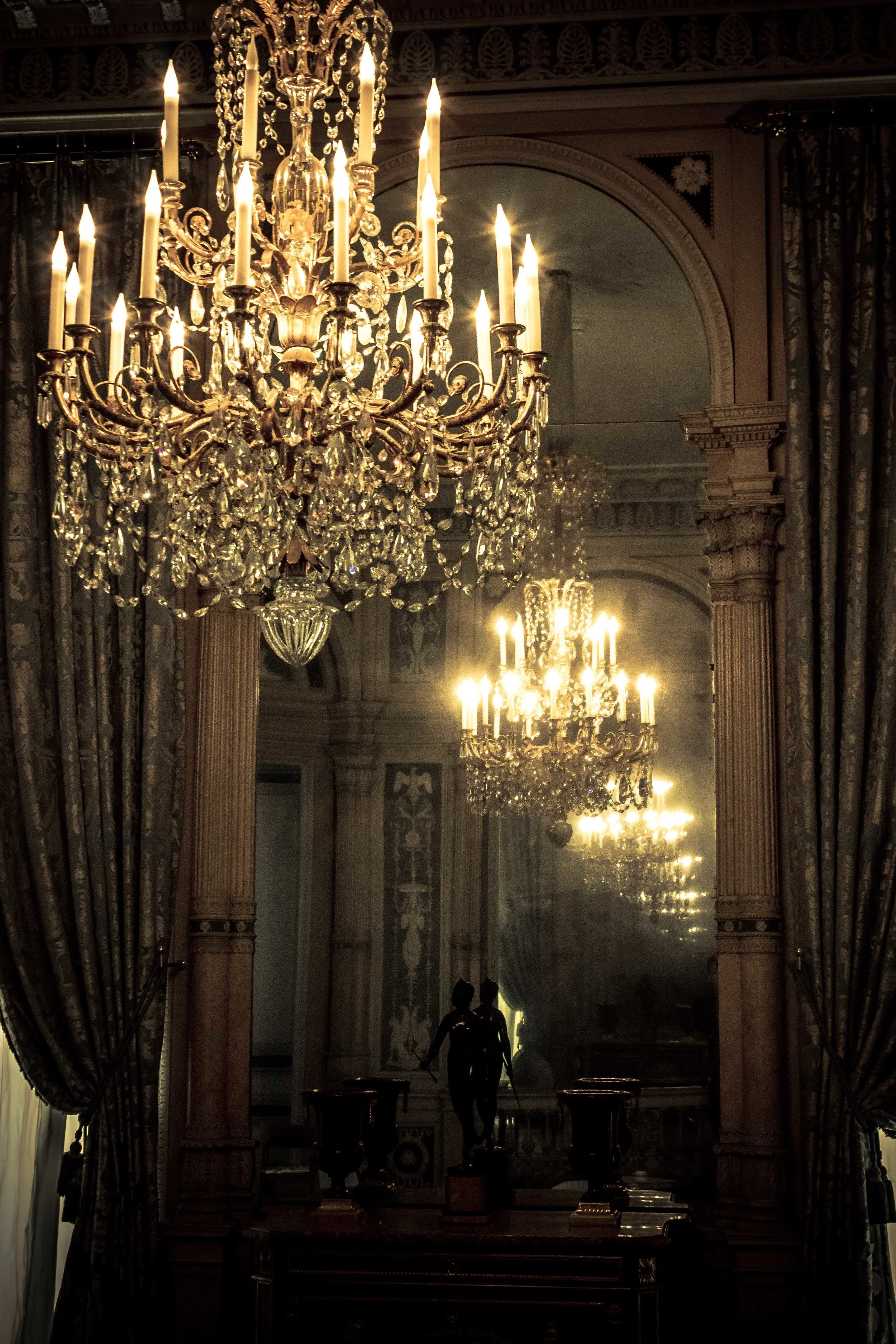 chandelier 1.jpg