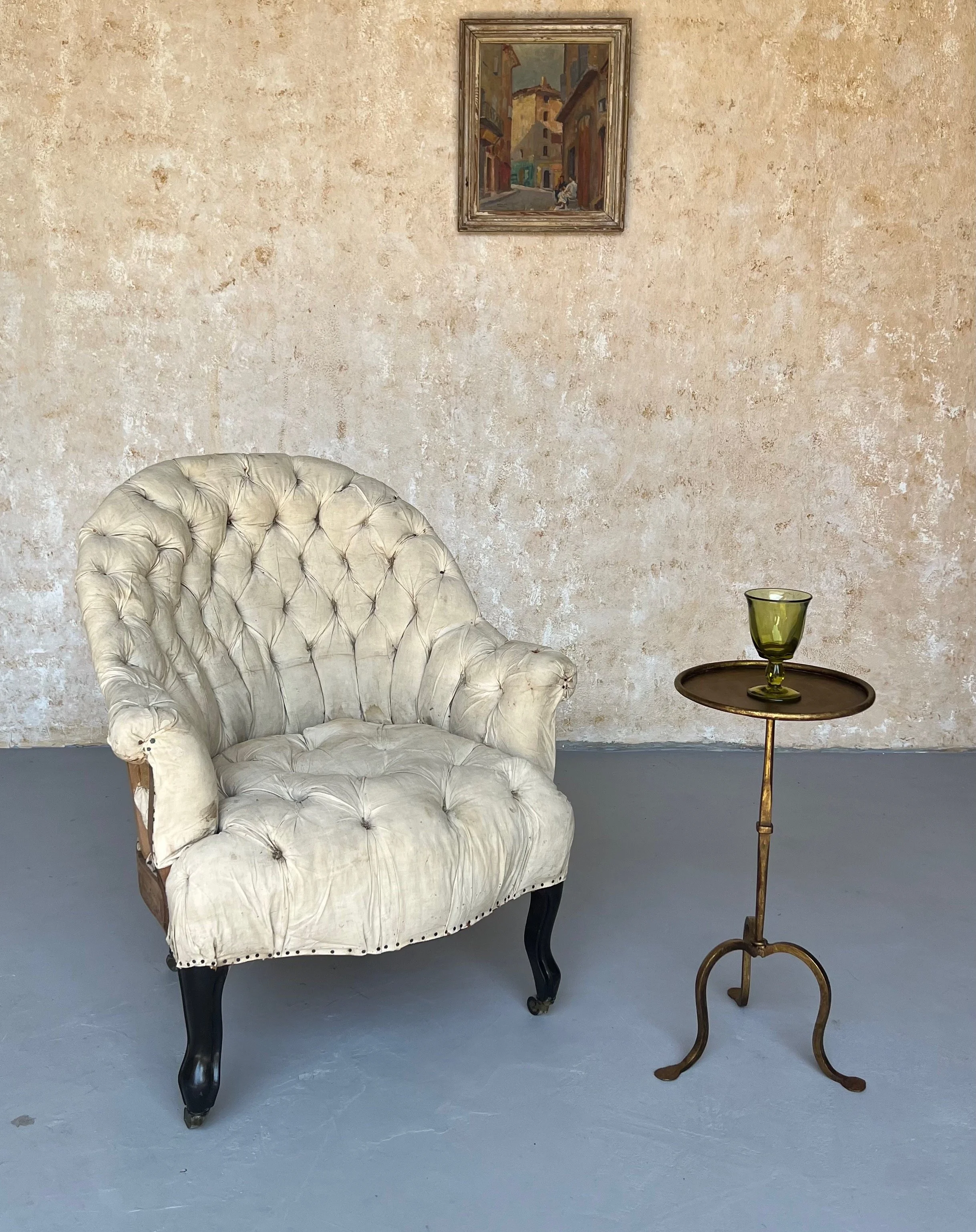 Small Spanish Drinks Table on a Raised Tripod Base (TG0124-33)