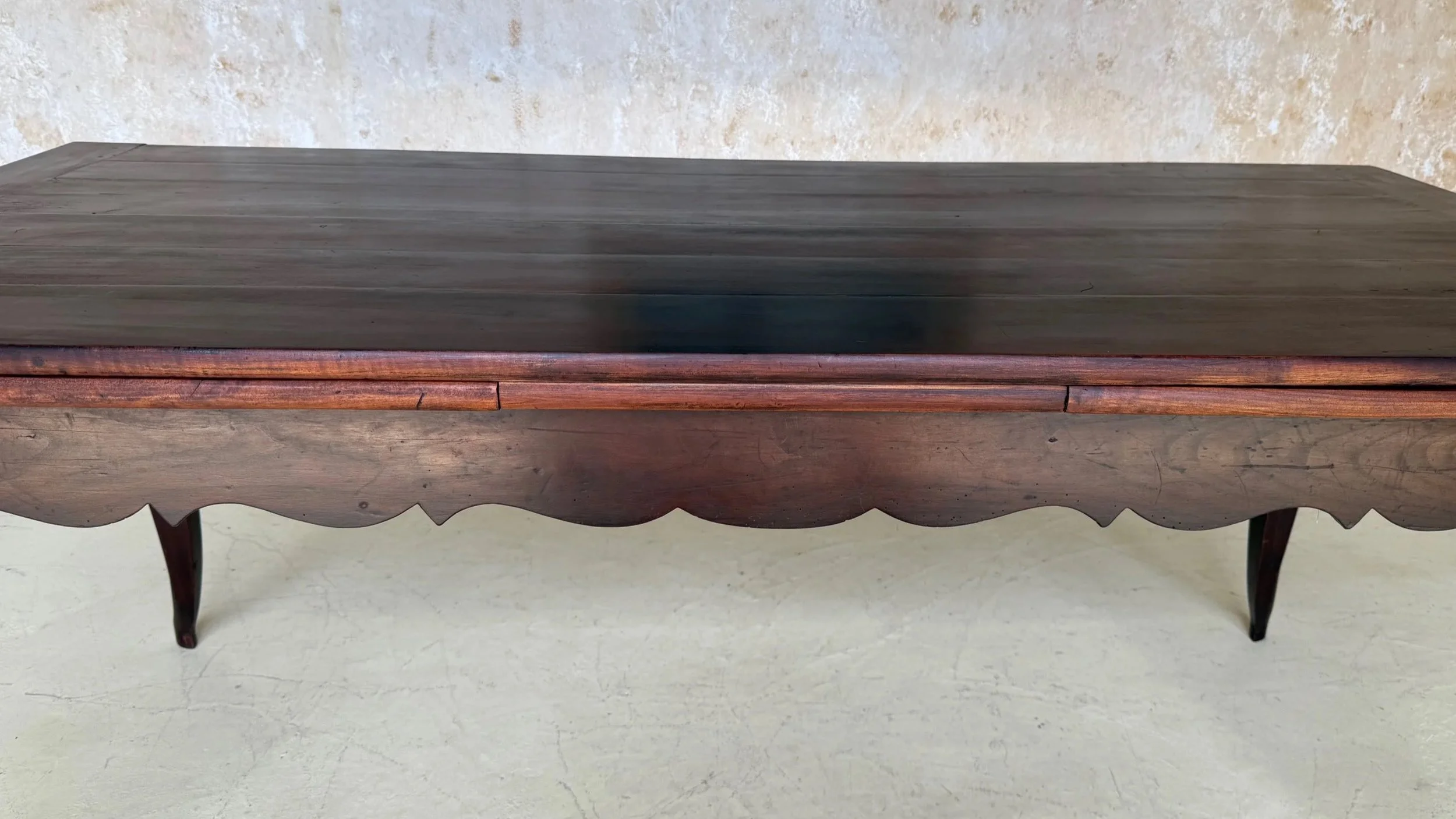 French Early 20th Century Walnut Farm Table with Cabriole Legs and Two Extension Leaves  (DT0222-01)