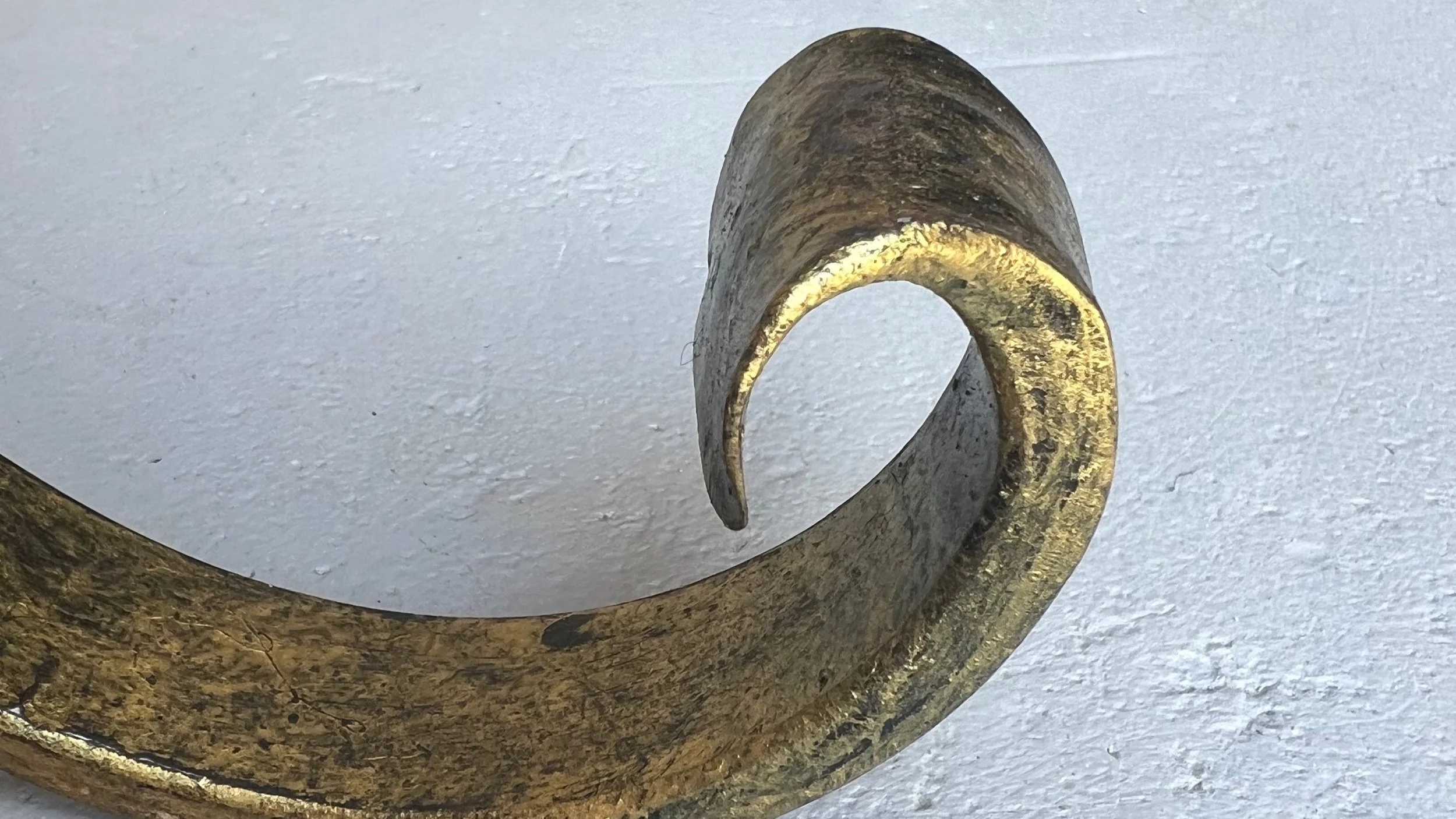 Vintage-Inspired Gilt Iron Drinks Table with Twisted Stem and Curled Tripod Base (TG0124-47)