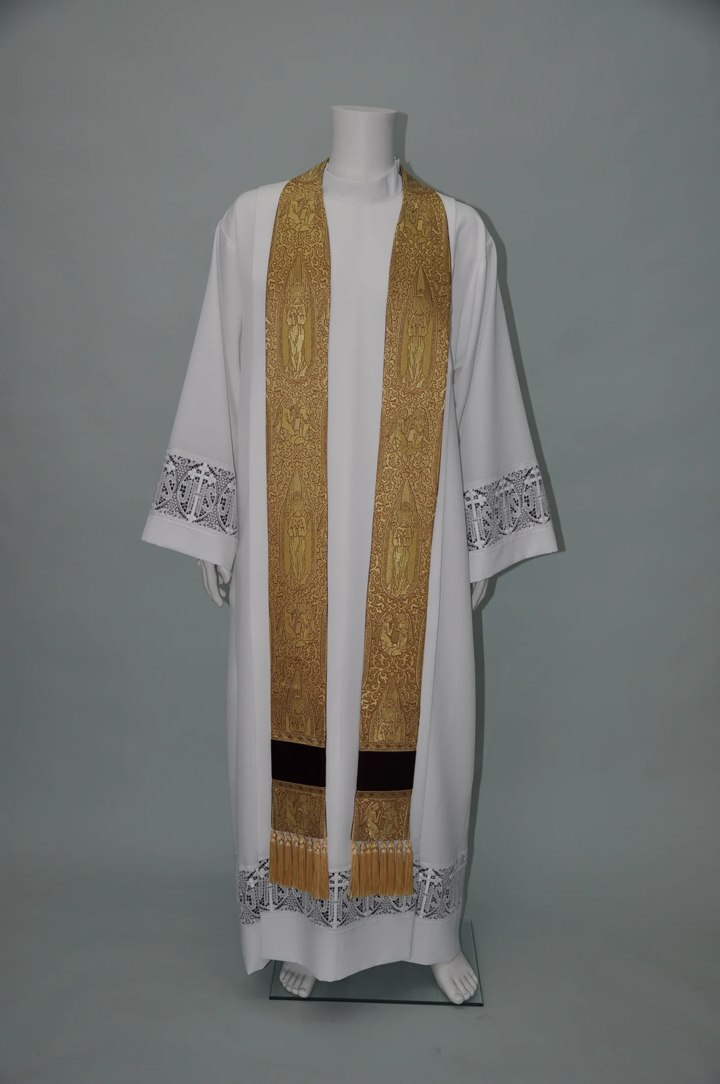 RM Toomey 395 Year Round SemiJesuit Cassock — The House of Hansen, Inc.