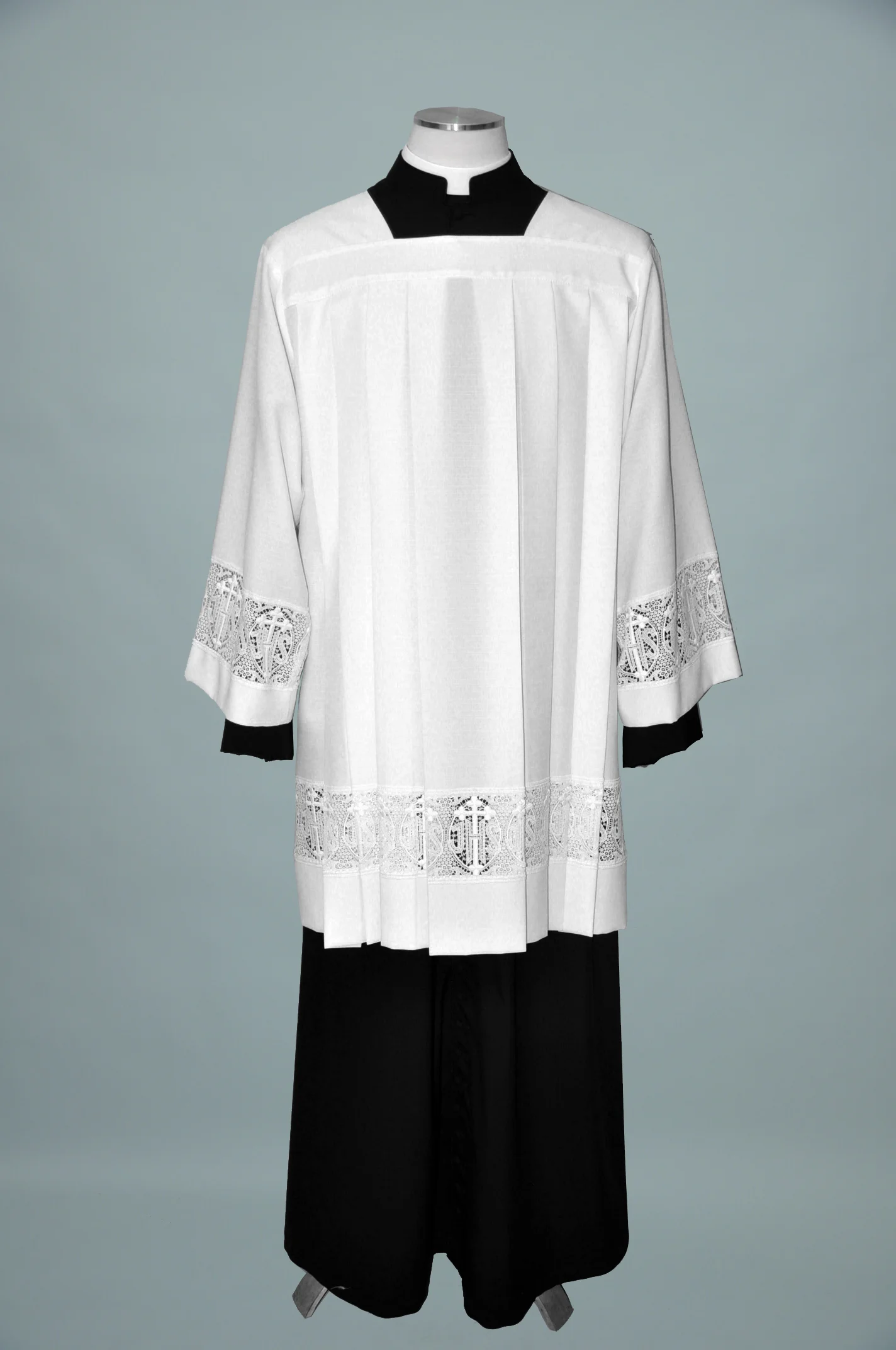 Surplices: W/ 4